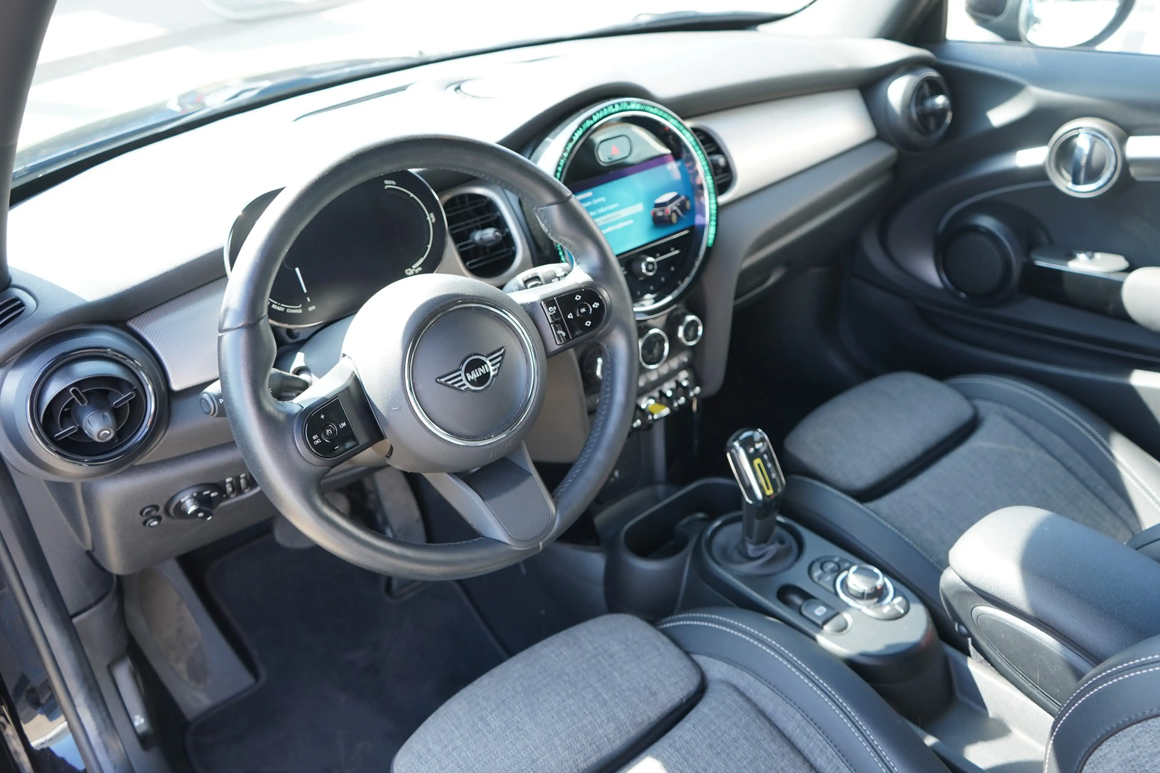 MINI Cooper Mini Cooper SE Classic Trim LED Navi Sitzheizung — photo 10