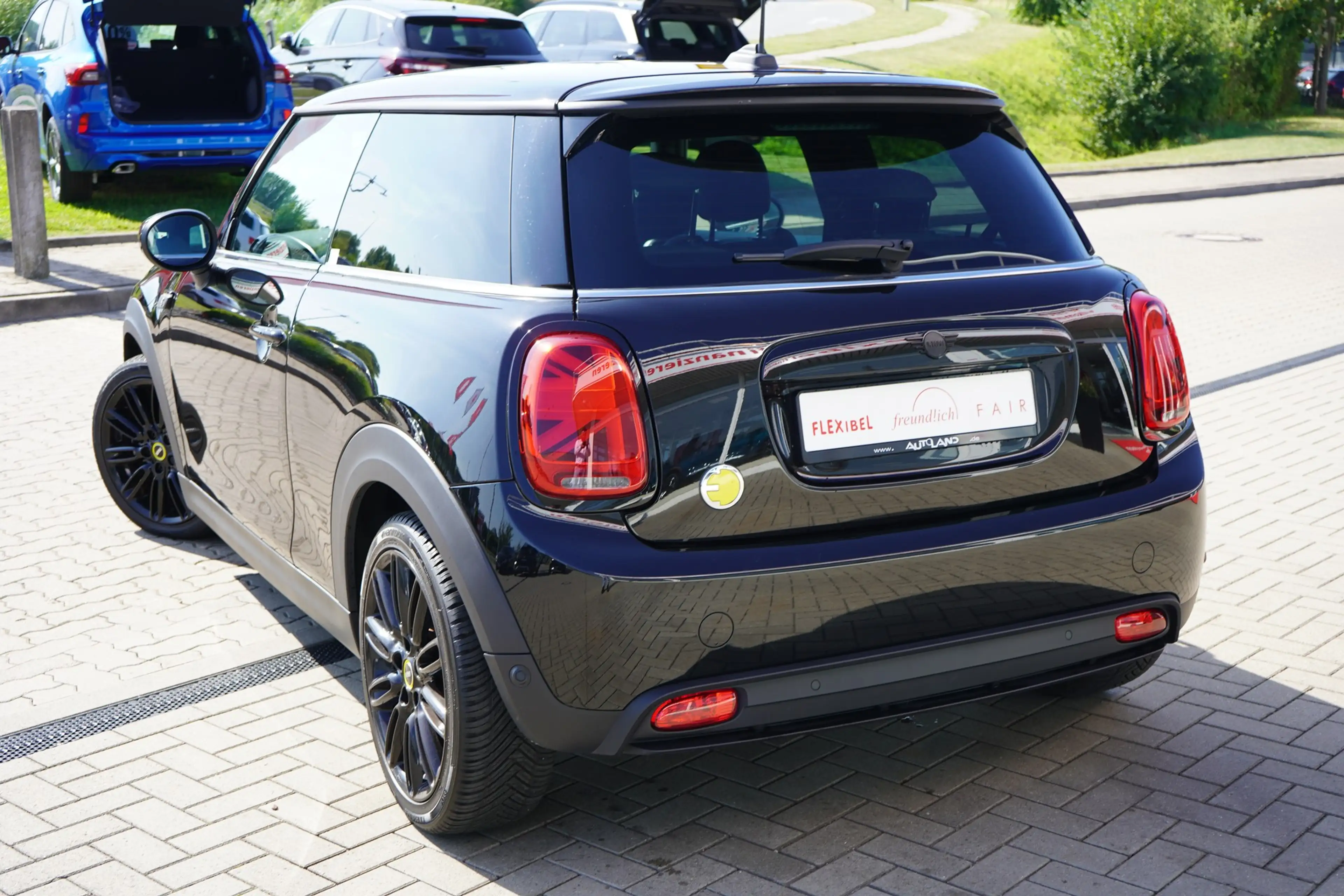 MINI Cooper Mini Cooper SE Classic Trim LED Navi Sitzheizung — photo 3
