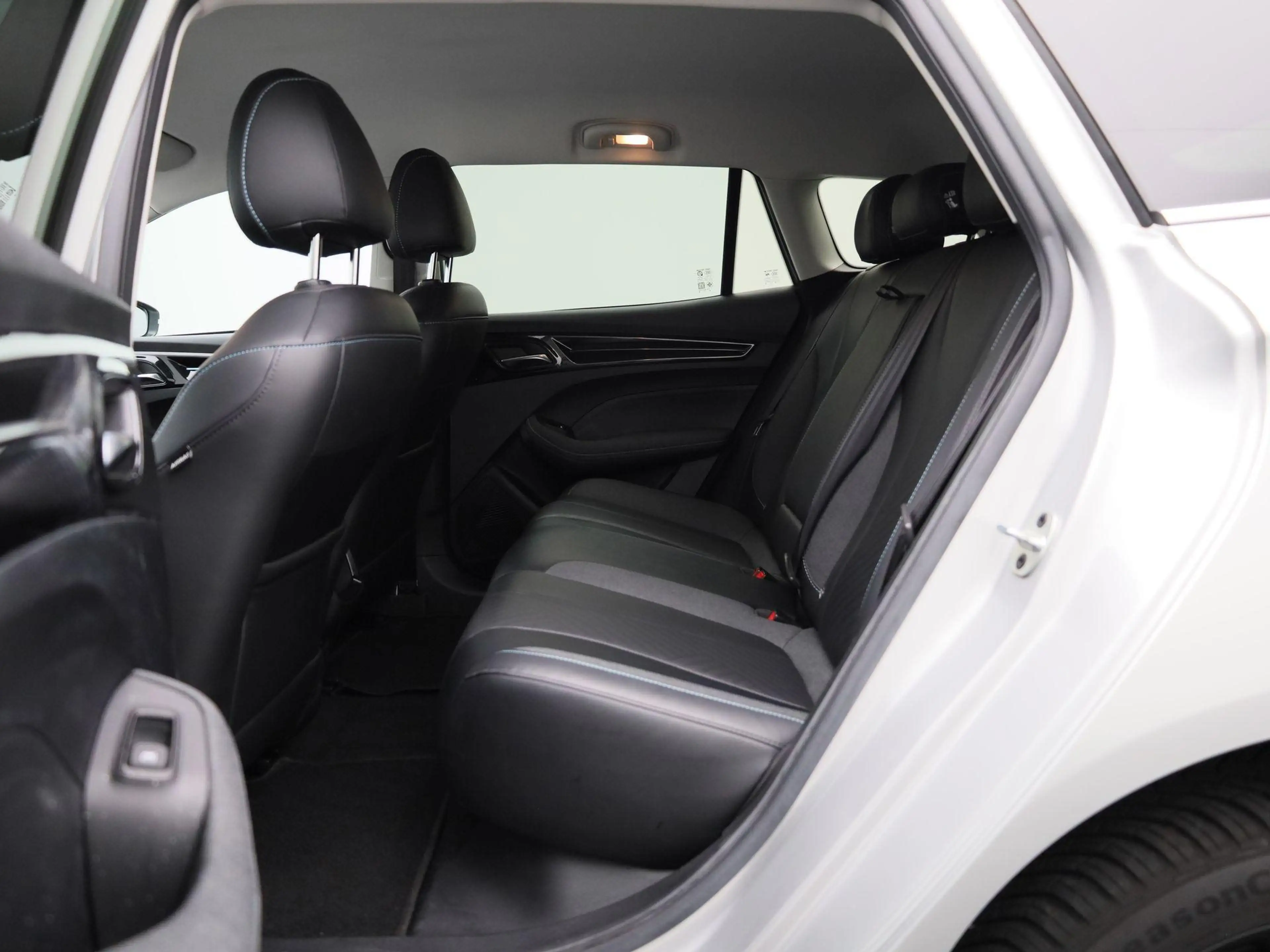 MG MG5 Long Range Luxury 61 kWh | Camera | Apple Carplay — photo 12