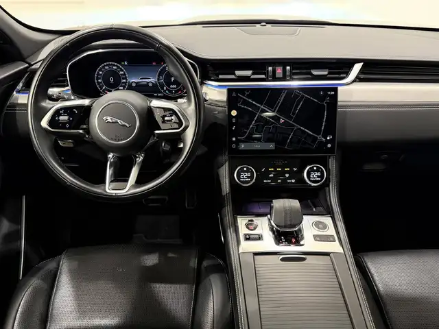 Jaguar F-Pace view 18