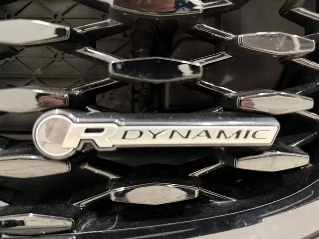 Jaguar F-Pace view 8
