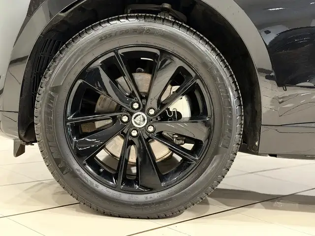 Jaguar F-Pace view 9