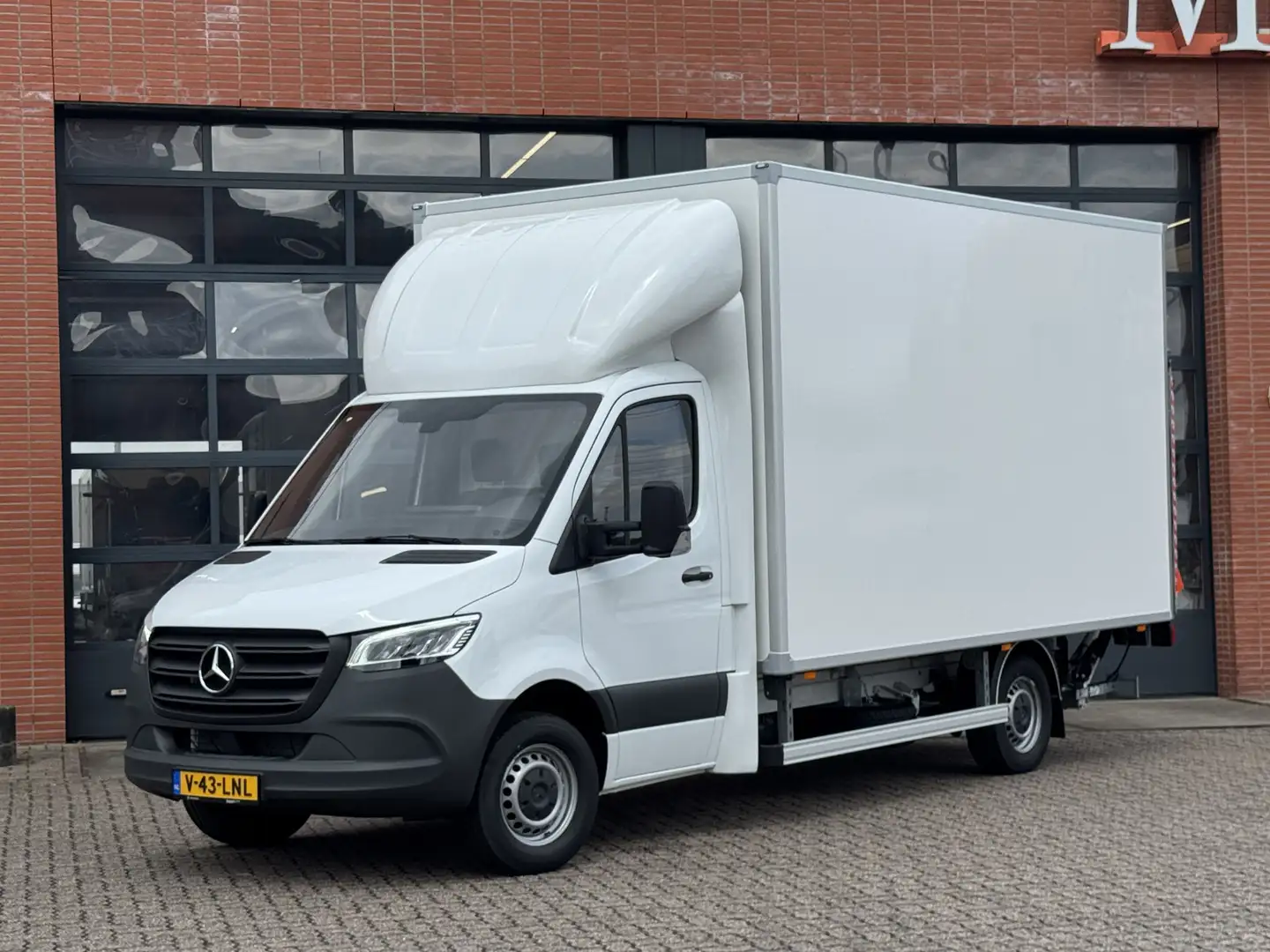 Mercedes-Benz Sprinter 317 Bakwagen + Laadklep | LED | 10" Mbux | Navigat Wit - 1