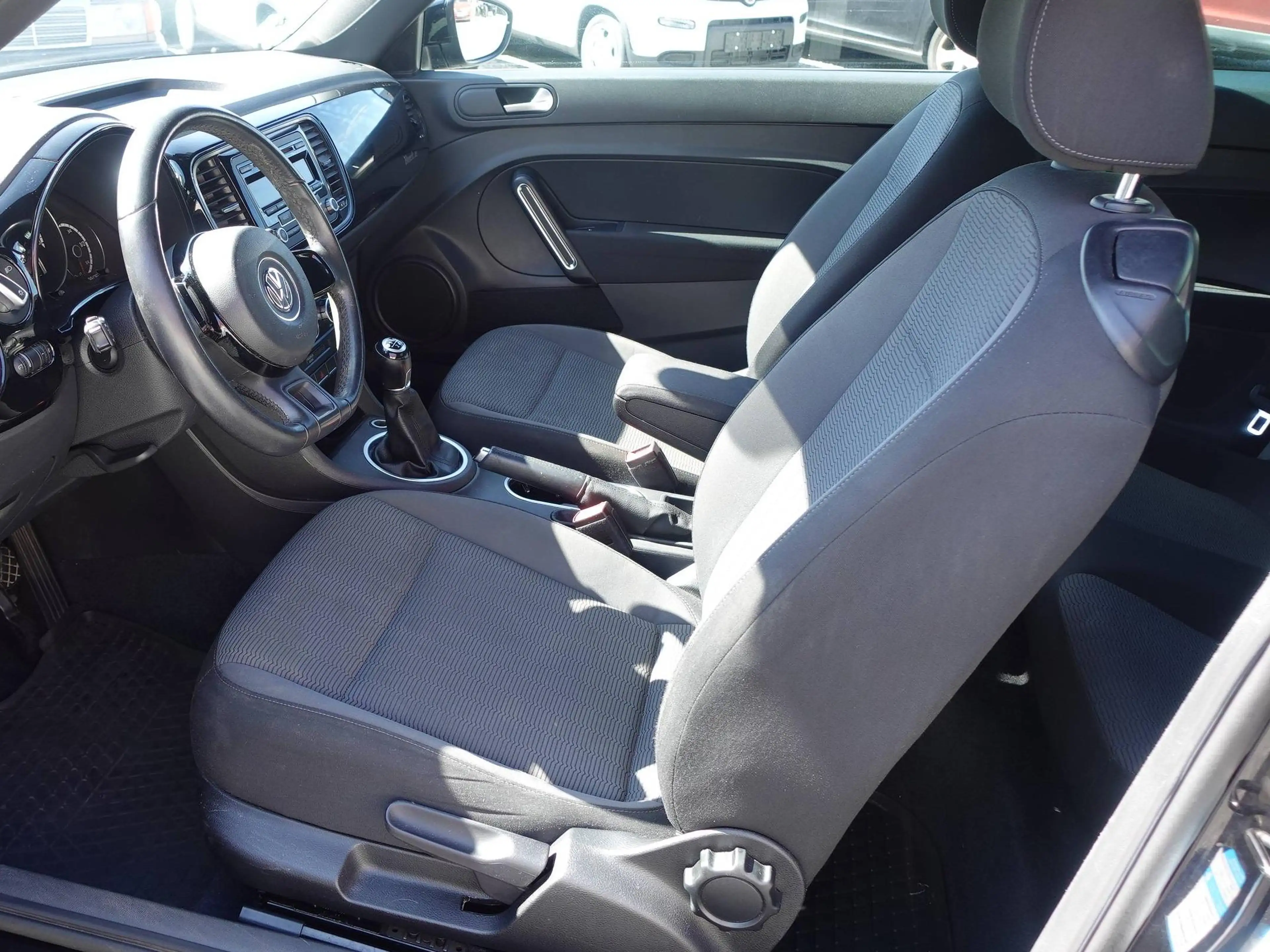 Volkswagen Beetle 1.2 TSI Lim. Basis **Allwetterreifen** — photo 9