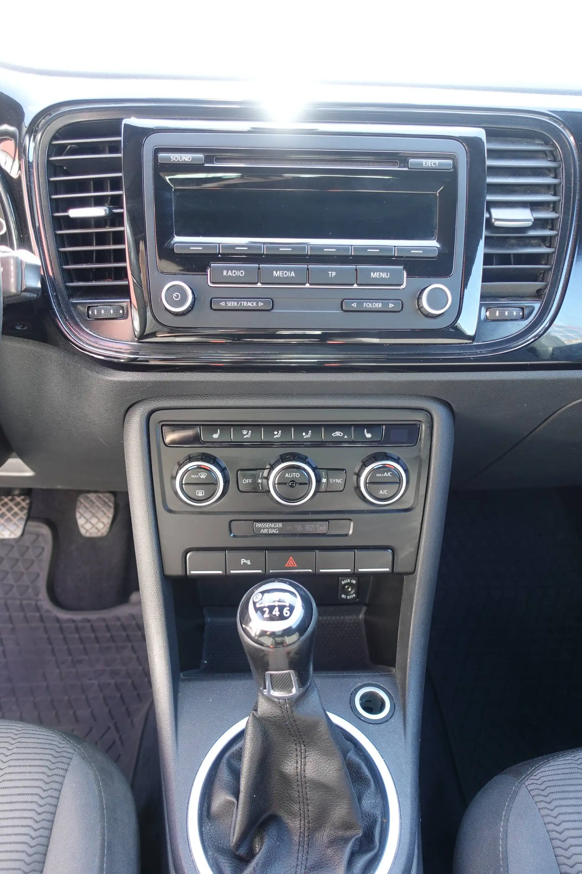 Volkswagen Beetle 1.2 TSI Lim. Basis **Allwetterreifen** — photo 15