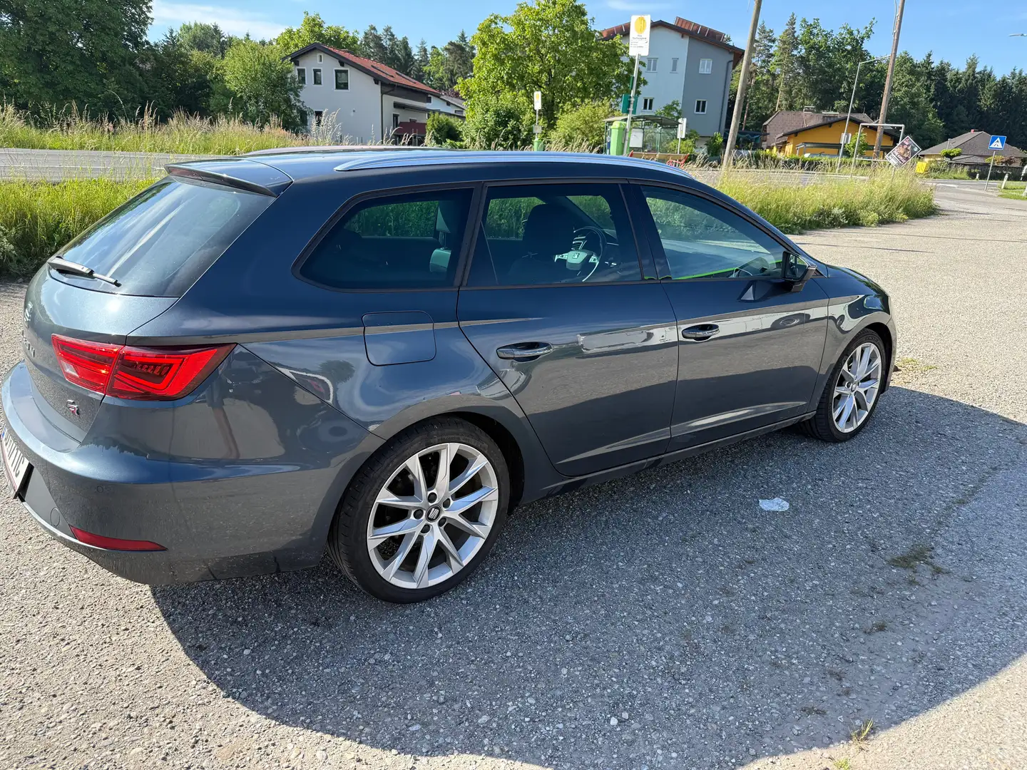 SEAT Leon Leon ST FR 2,0 TDI DSG Start-Stopp FR Grau - 2