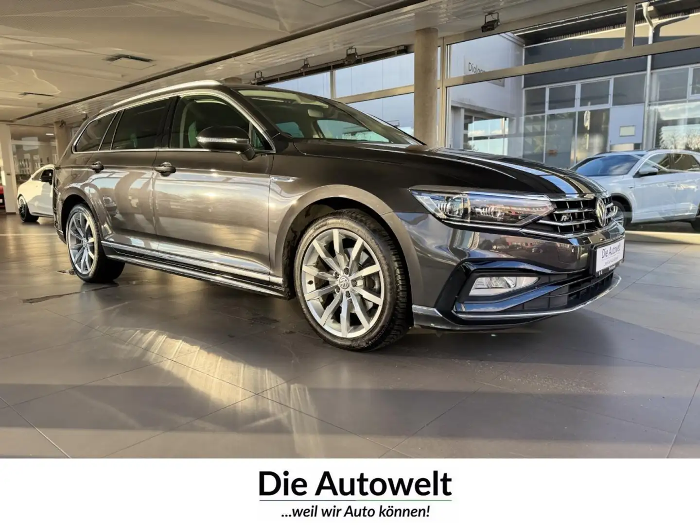 Volkswagen Passat Variant Elegance 1.5 TSI DSG 2xR-LINE NAV Klima Navi Grau - 1