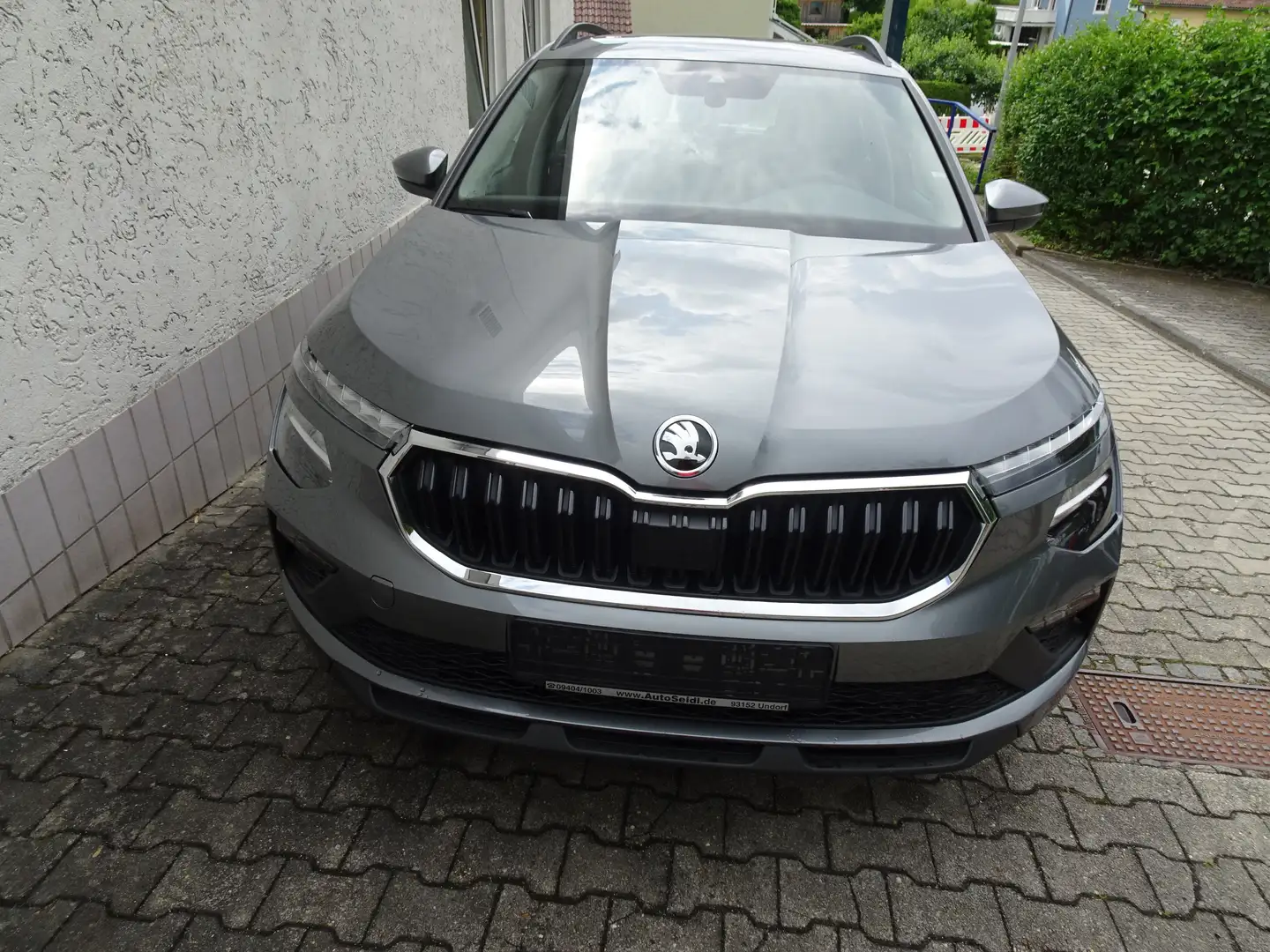 Skoda Kamiq -AHK schwenkbar - LED -Sitzhei - DSG - 5 J Gar/100 Gris - 2