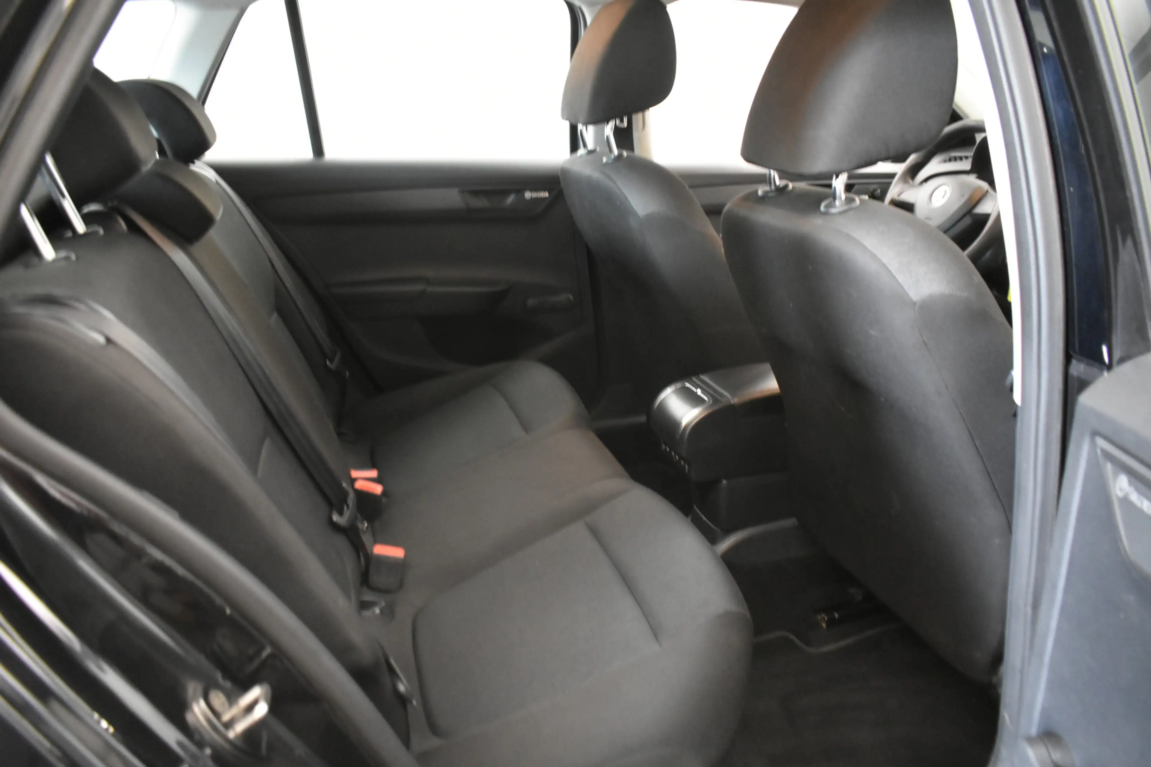 Skoda Fabia Combi 1.0 MPI Active APK 07-2027 — photo 9