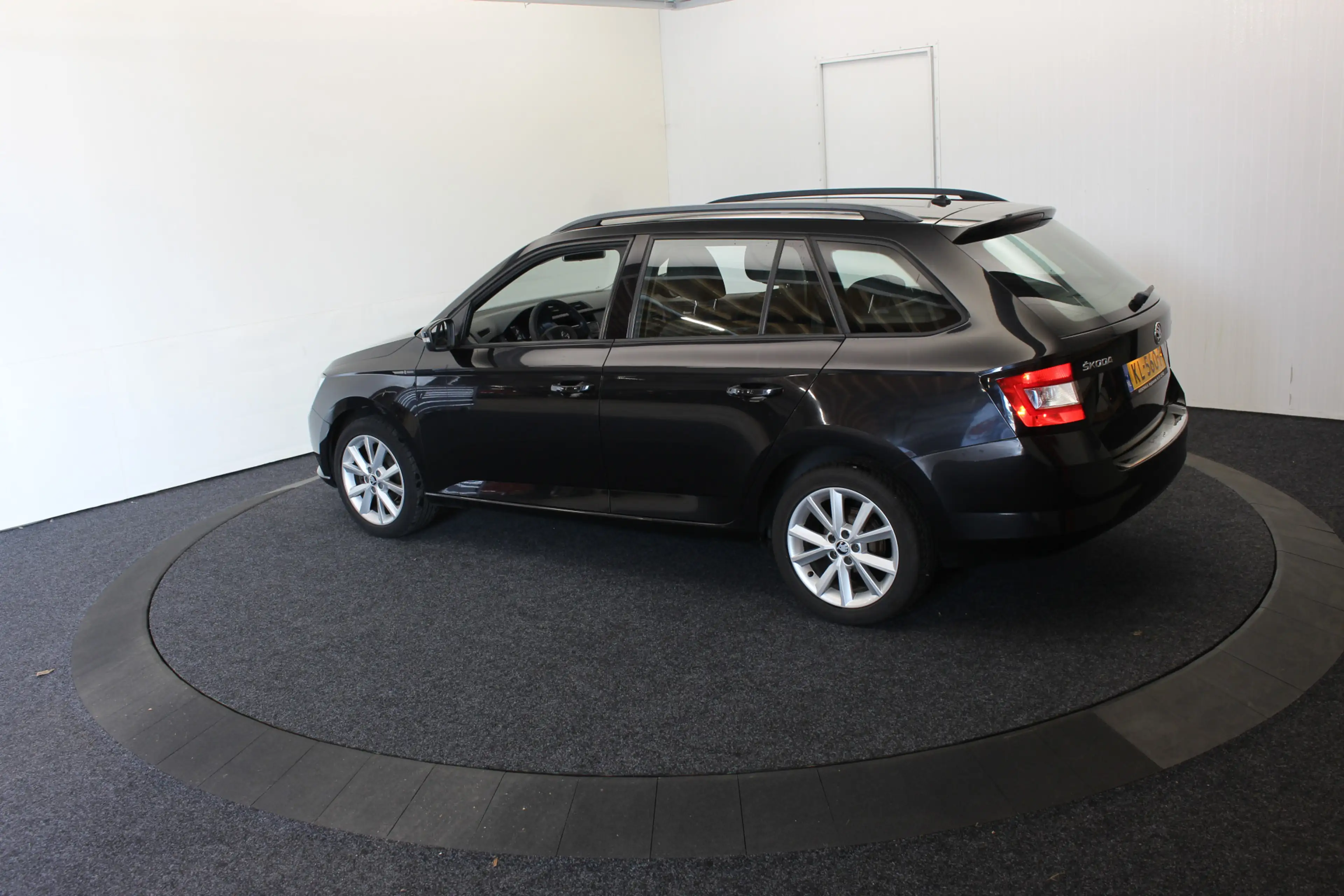 Skoda Fabia Combi 1.0 MPI Active APK 07-2027 — photo 11