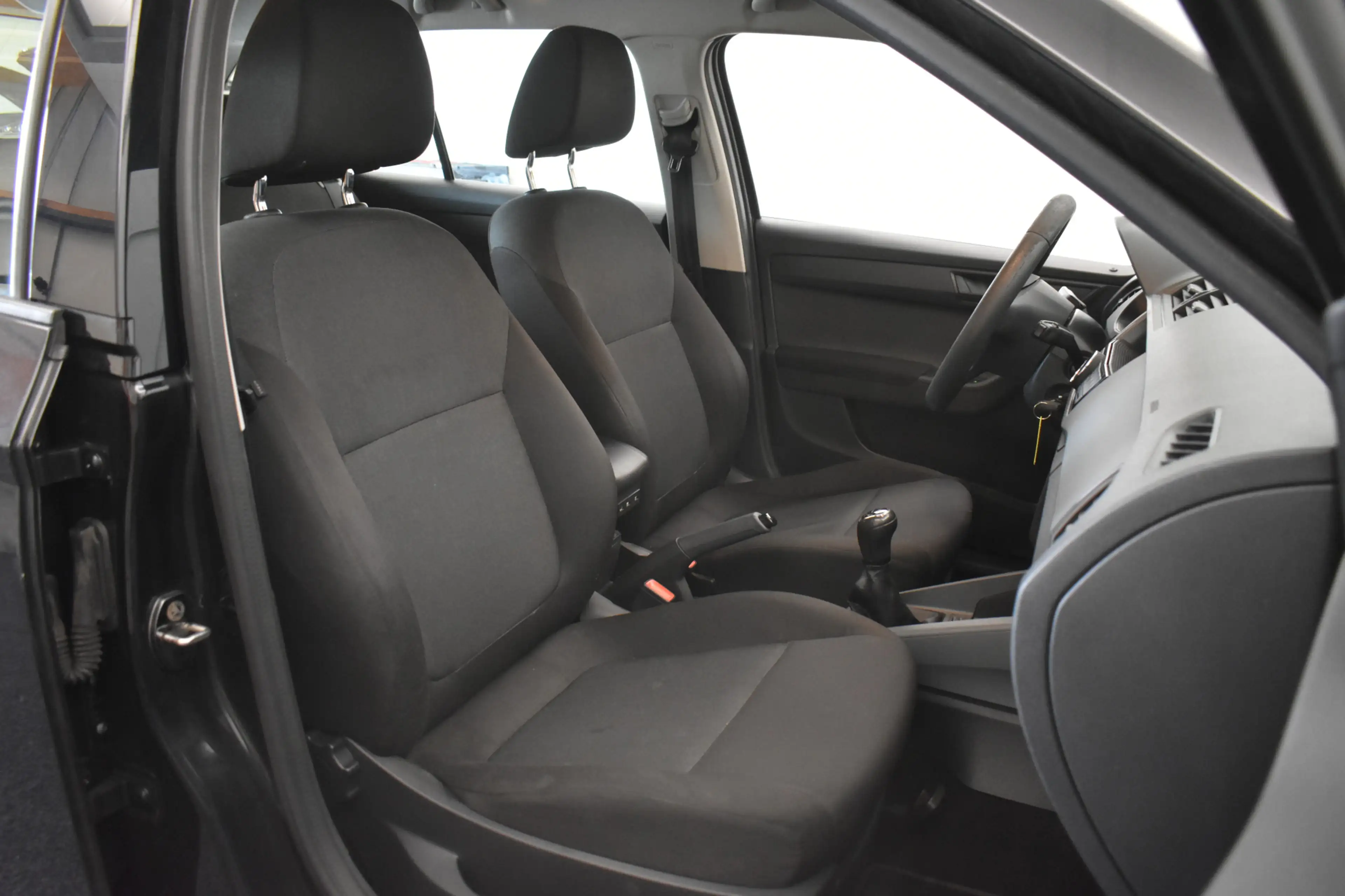 Skoda Fabia Combi 1.0 MPI Active APK 07-2027 — photo 8