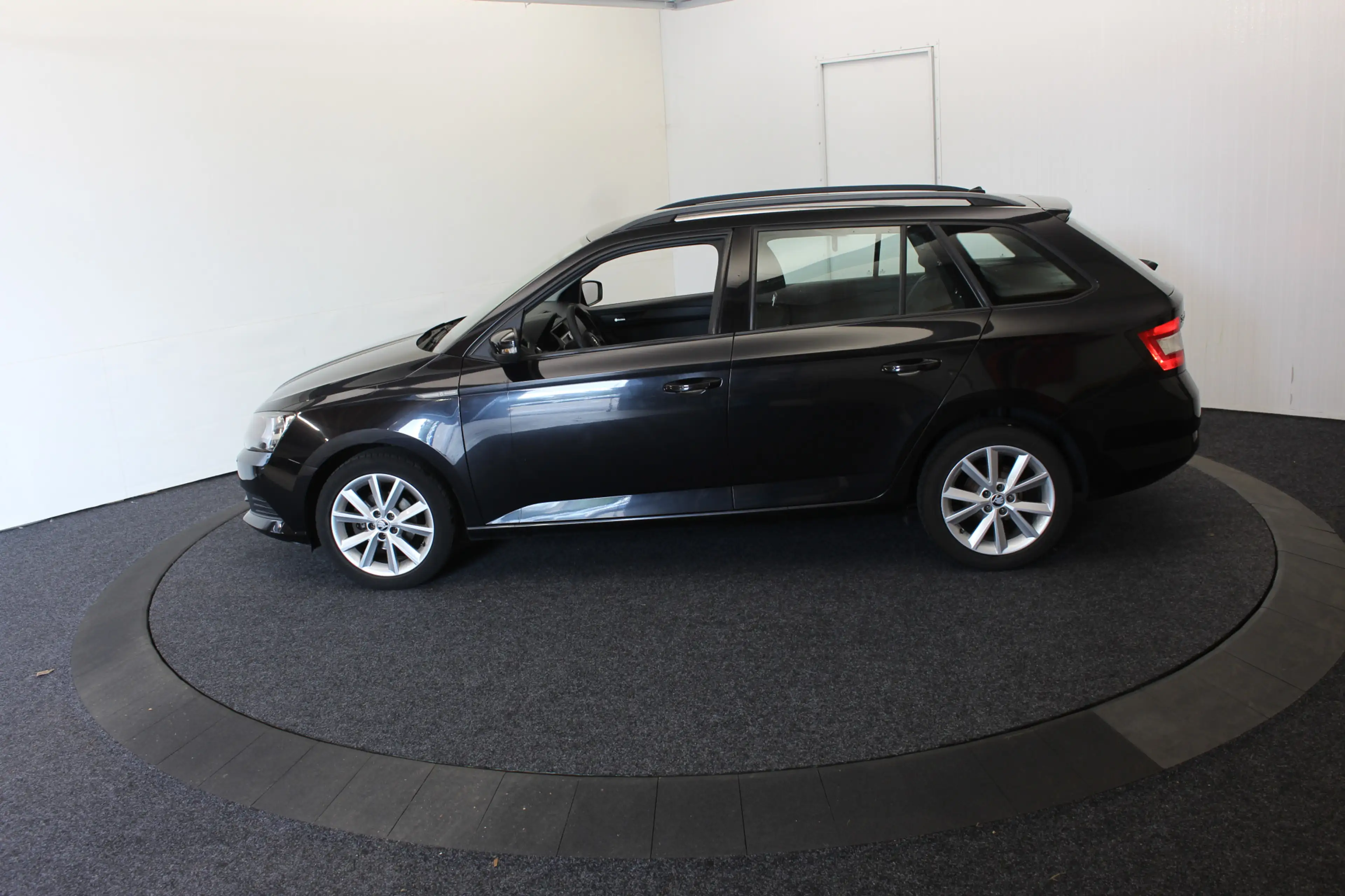 Skoda Fabia Combi 1.0 MPI Active APK 07-2027 — photo 13