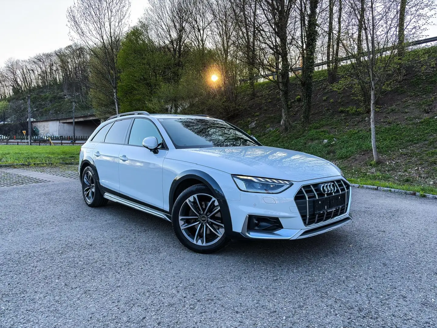 Audi A4 allroad A4 Allroad quattro 40 TDI quattro S-tronic Weiß - 1