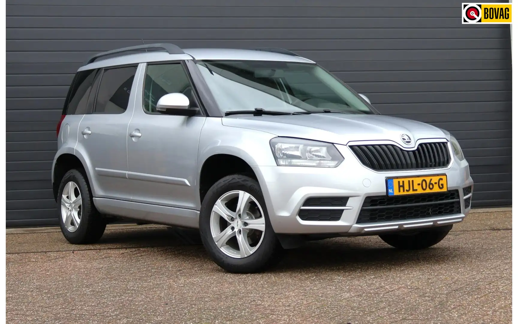 Skoda Yeti 1.2 TSI Active Plus Airco/PDC/Dealer onderhouden Grijs - 1