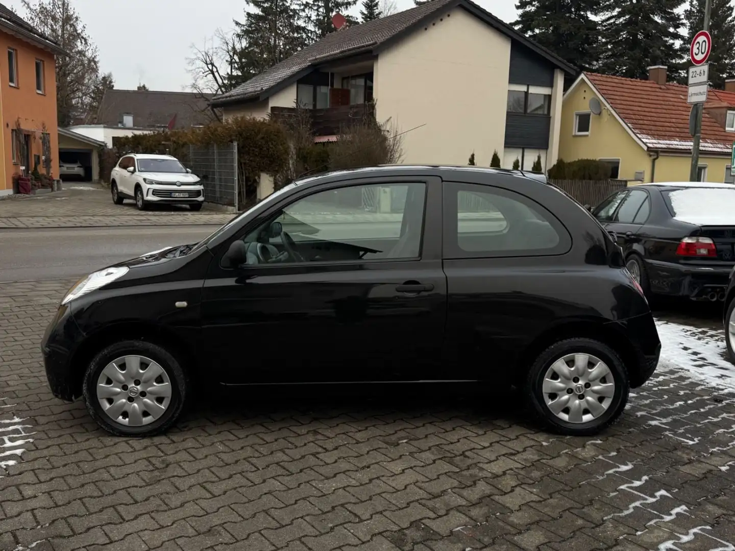 Nissan Micra 1.2 Wenig KM!! TÜV 01.2027 Schwarz - 2