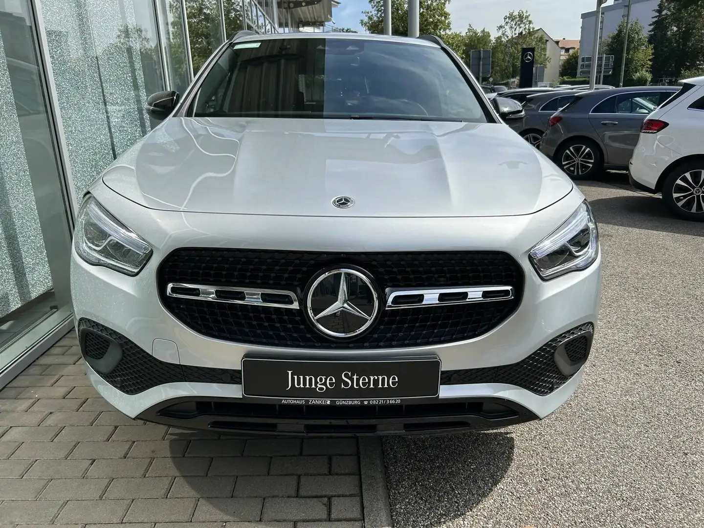 Mercedes-Benz GLA 200 GLA 200 4M Progressive LED*CAM*MBUX*PDC*OFFROAD Silber - 2
