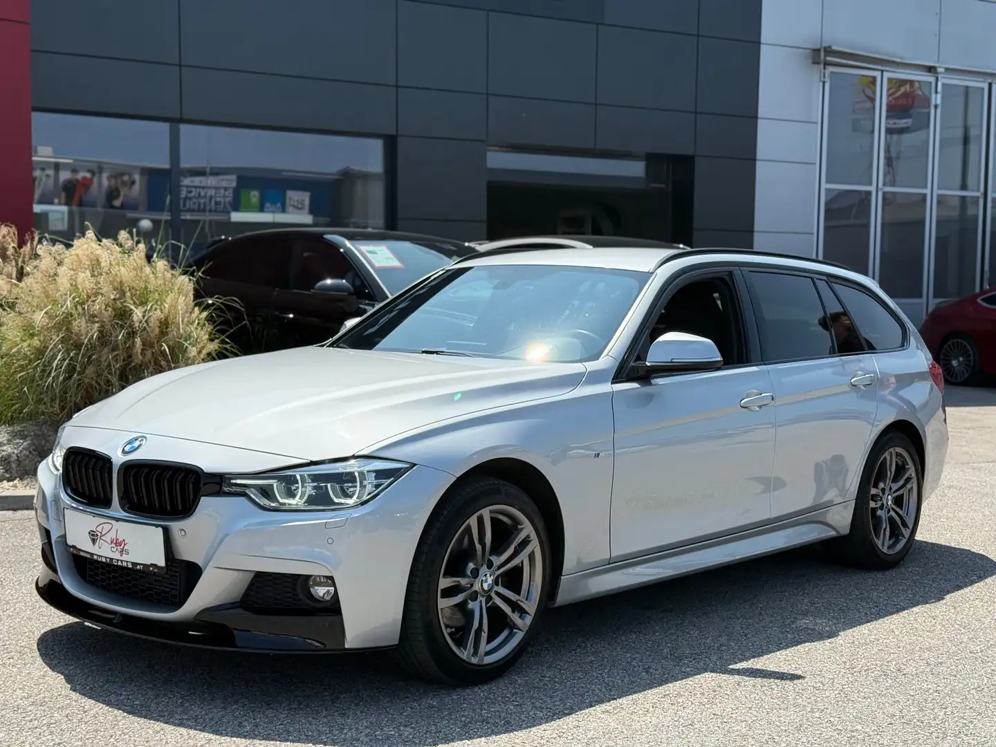BMW 320 3er - 320 d xDrive M Sport *AHK*1.Besitz* Silber - 2
