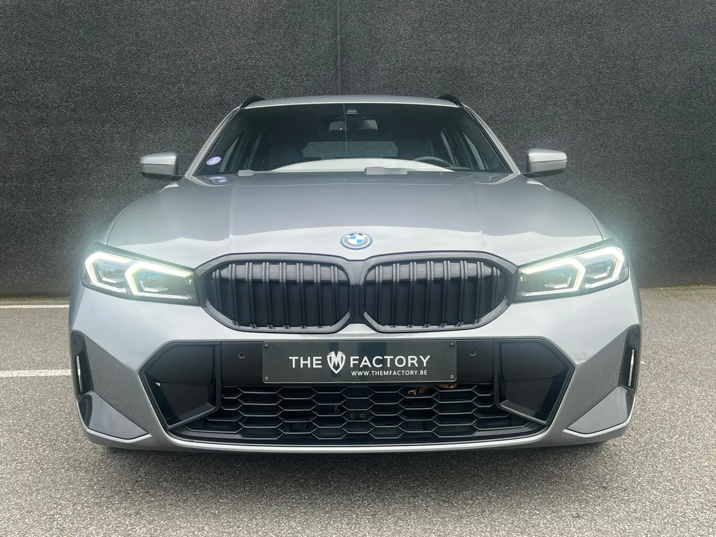 BMW 320 e - M Pack - Innovation Pack - Camera - HiFi - BTW Gris - 2