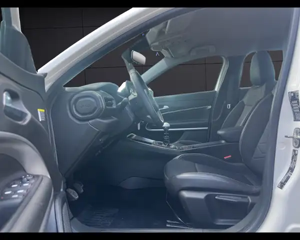 Jeep Avenger view 9