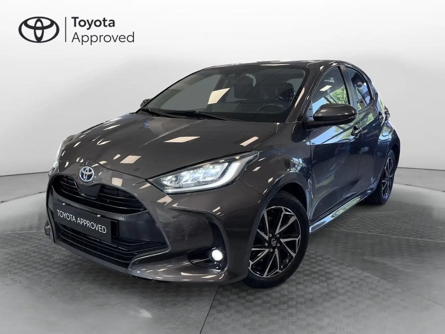 Toyota Yaris 1.5 Hybrid 5 porte Trend Gris - 1