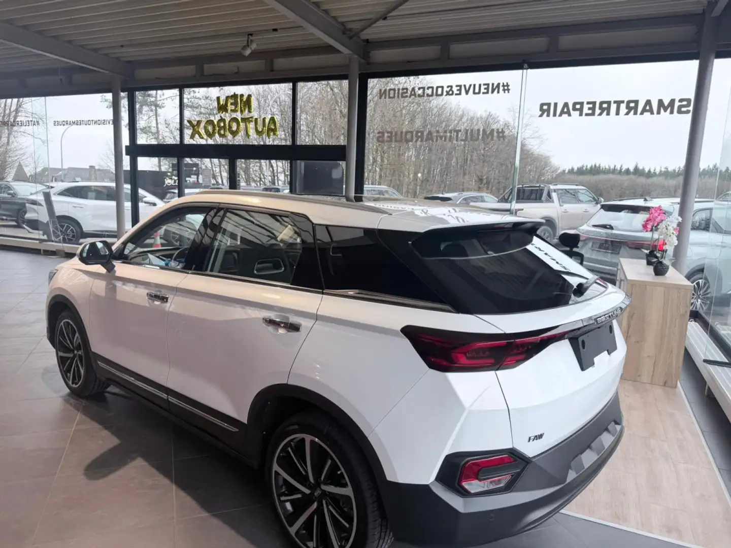 Bestune T77 1.5 TURBO 160 CV DCT Weiß - 2