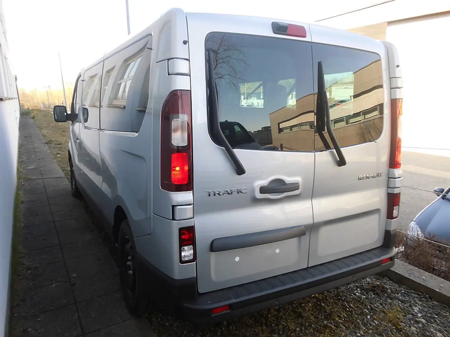 Renault Trafic Grand Passenger Equilibre Blue dCi 150 Silber - 2