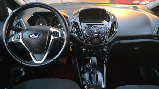 Ford B-Max view 11