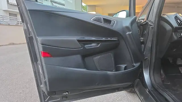 Ford B-Max view 7