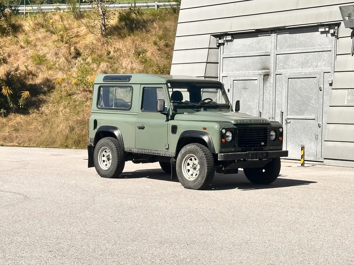 Land Rover Defender 90 E Station Wagon / 4x4 Allrad / 4 Sitzer ... Grau - 2