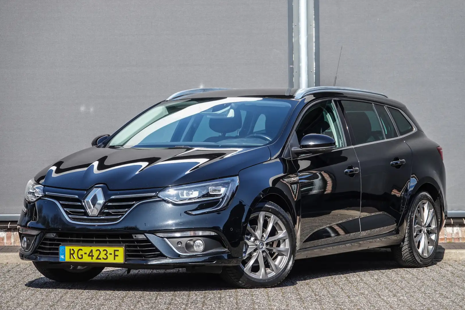Renault Megane Estate 1.2TCe 132Pk Aut. | Signature Exclusiv | Le Fekete - 1