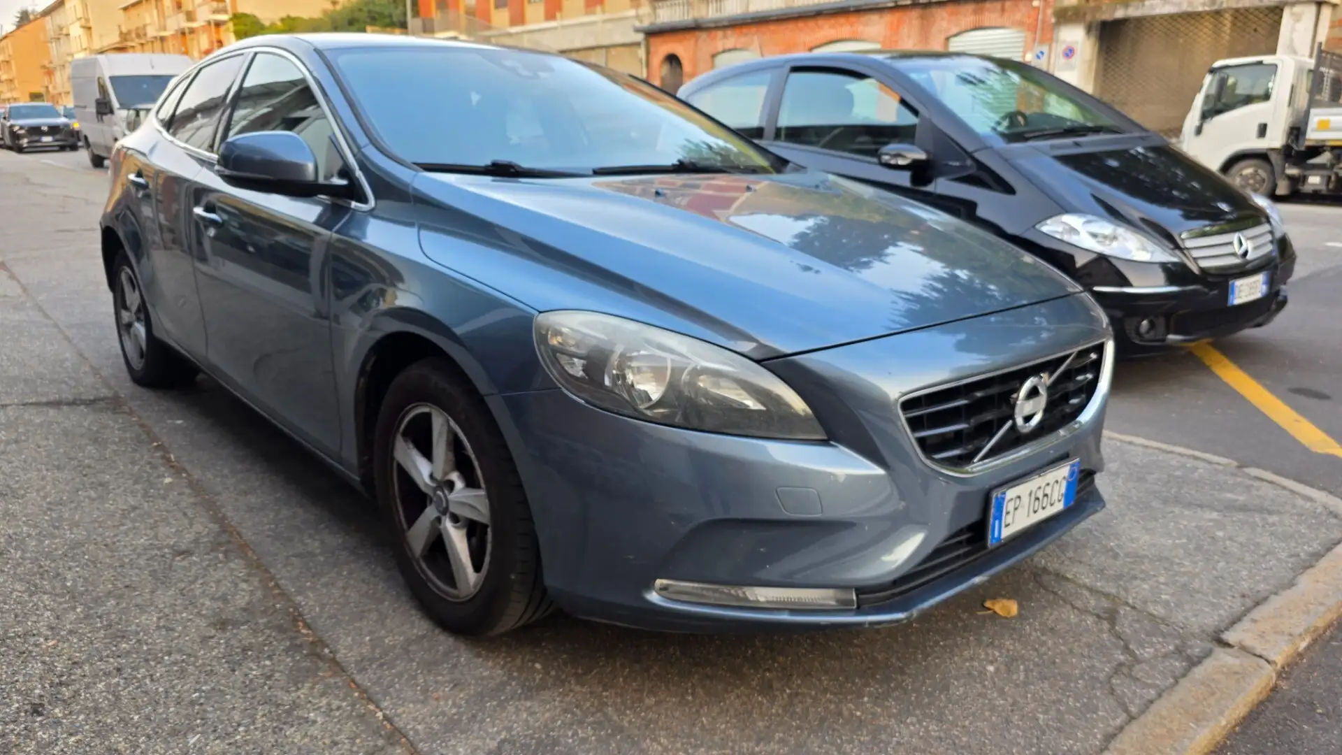 Volvo V40 V40 D3 Momentum Bleu - 1