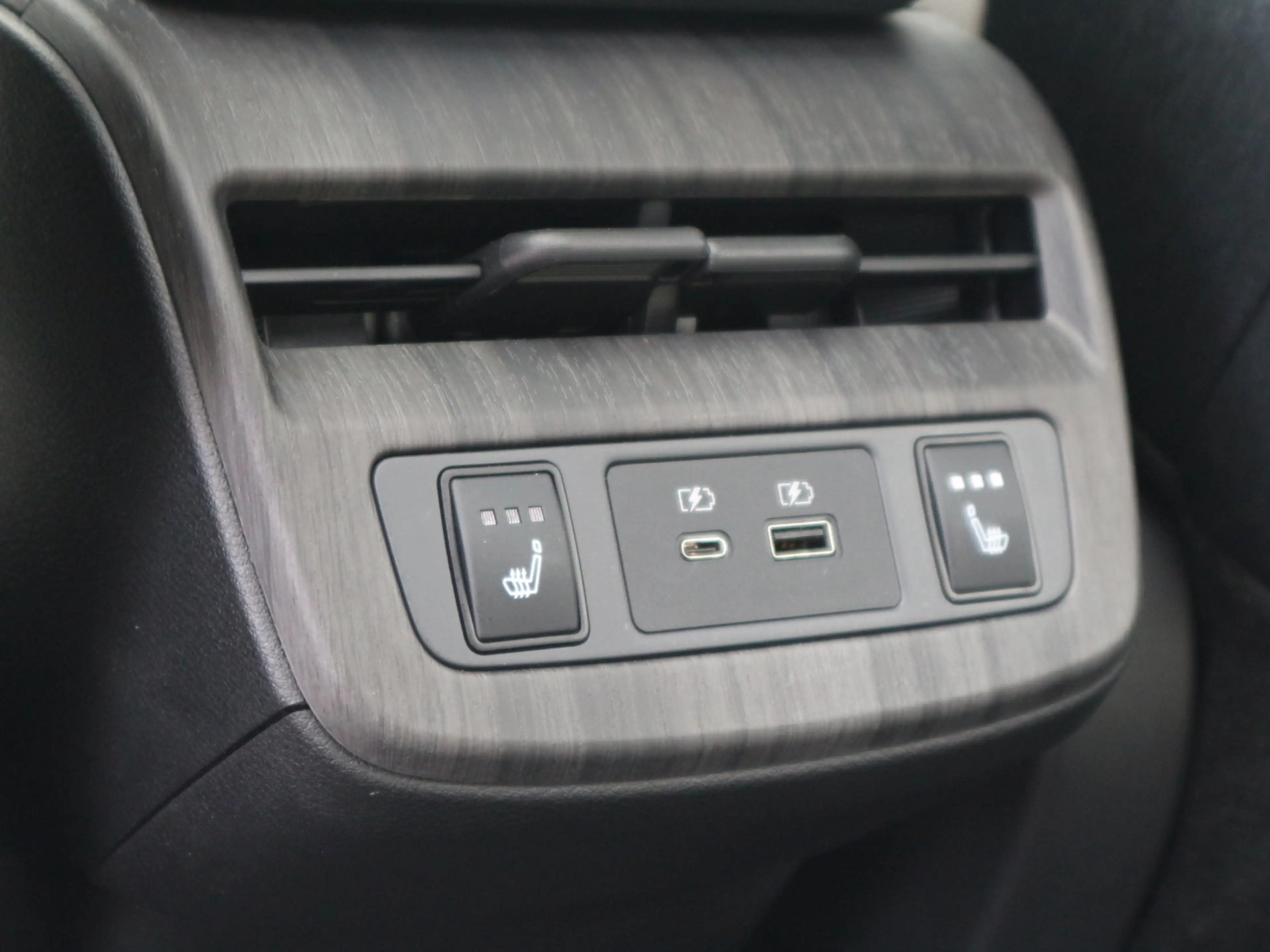 Nissan Ariya (87kWh|22kW-OBC) Evolve Pack e-4orce ACC — photo 25