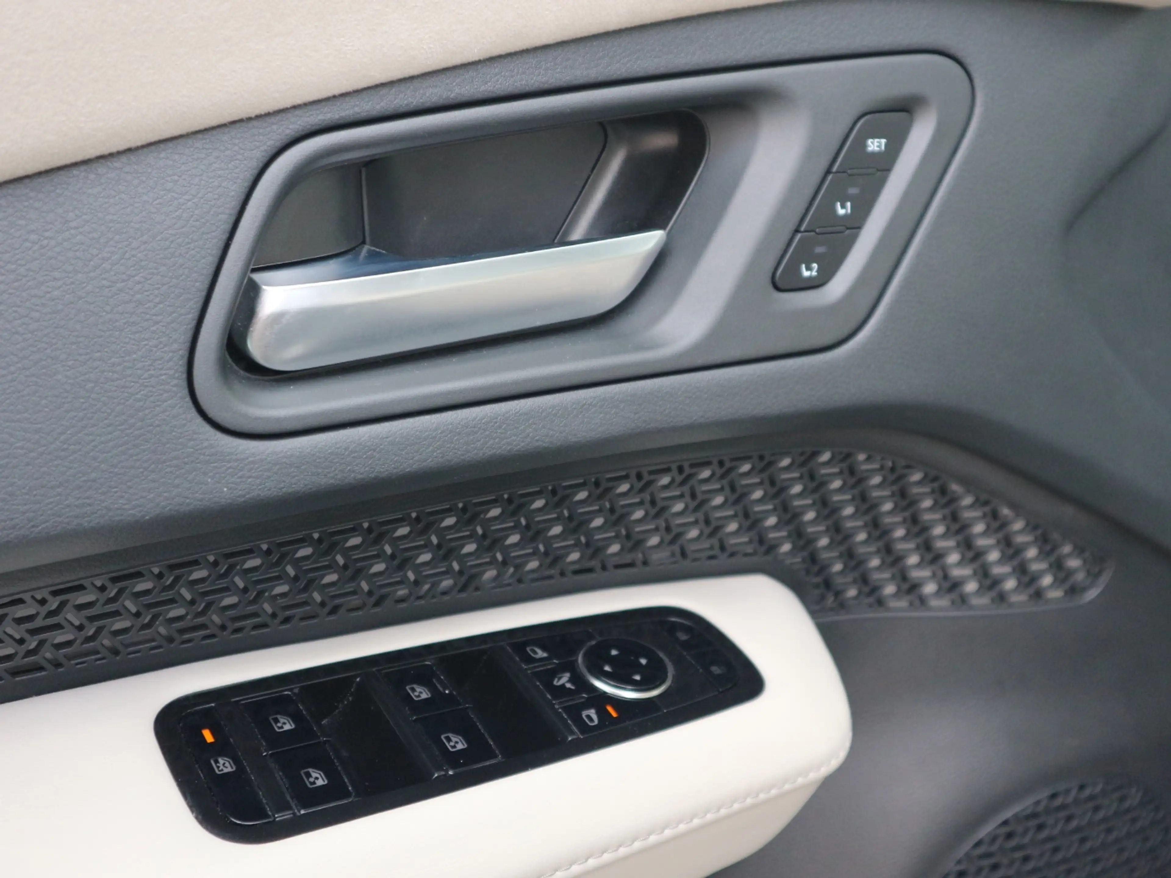 Nissan Ariya (87kWh|22kW-OBC) Evolve Pack e-4orce ACC — photo 16