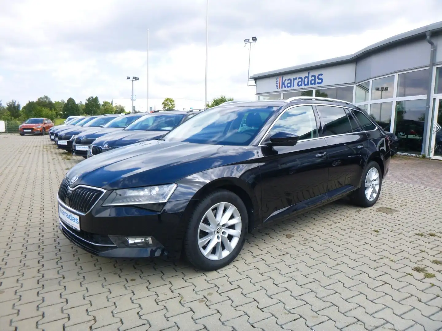 Skoda Superb 2,0 TDI Kombi AUT/AHK/NAV/PAN/SHZ/TEMP Schwarz - 1