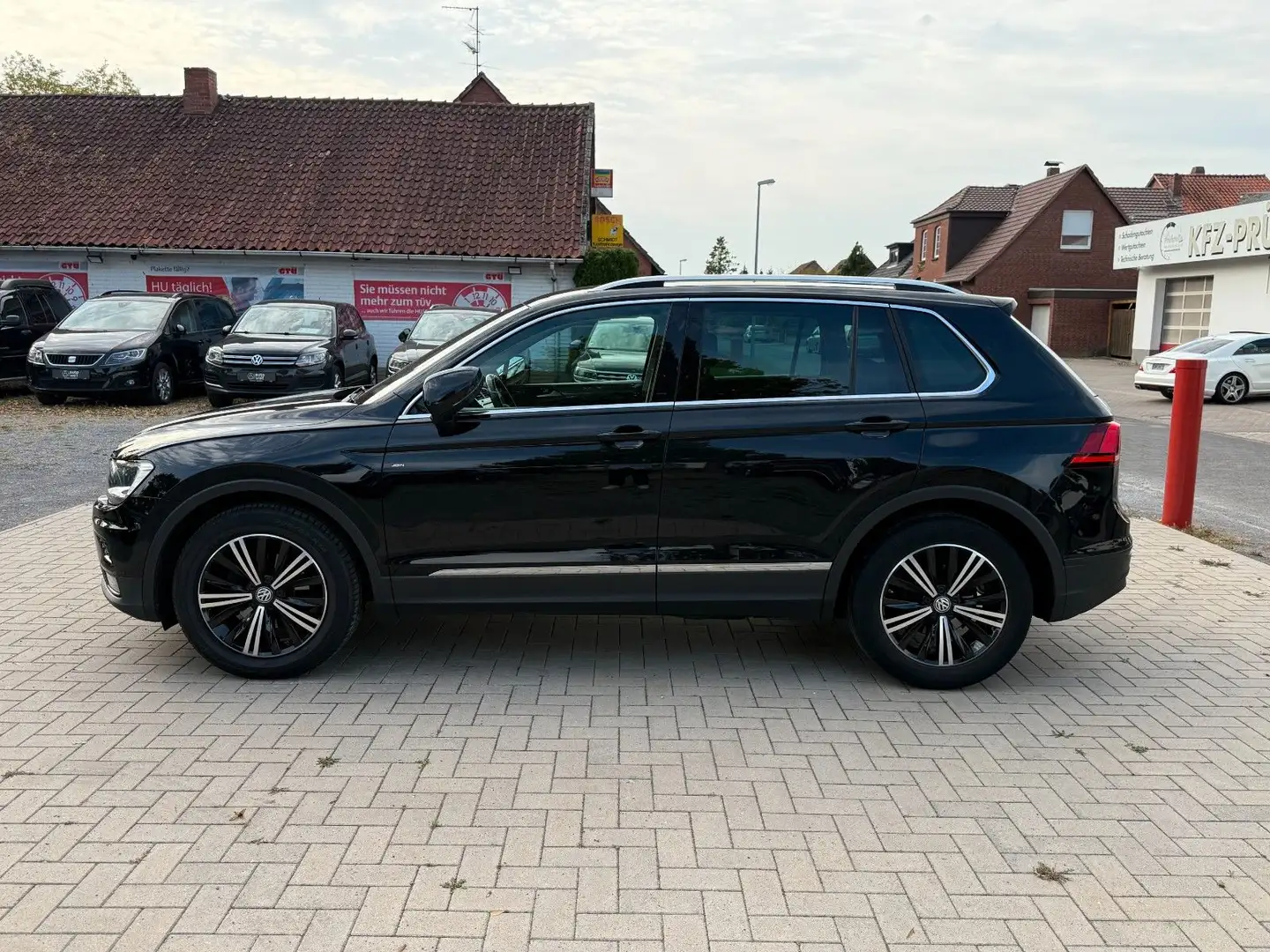 Volkswagen Tiguan .2,0 TDI, AHK, Zahnriemen neu, TÜV neu Schwarz - 2