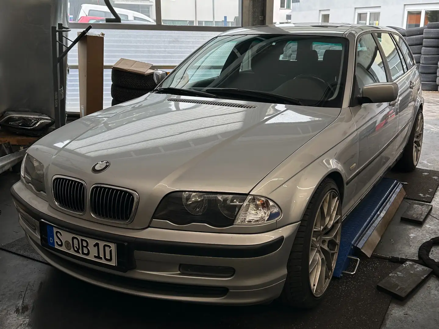 BMW 325 3er 325i touring Silber - 2