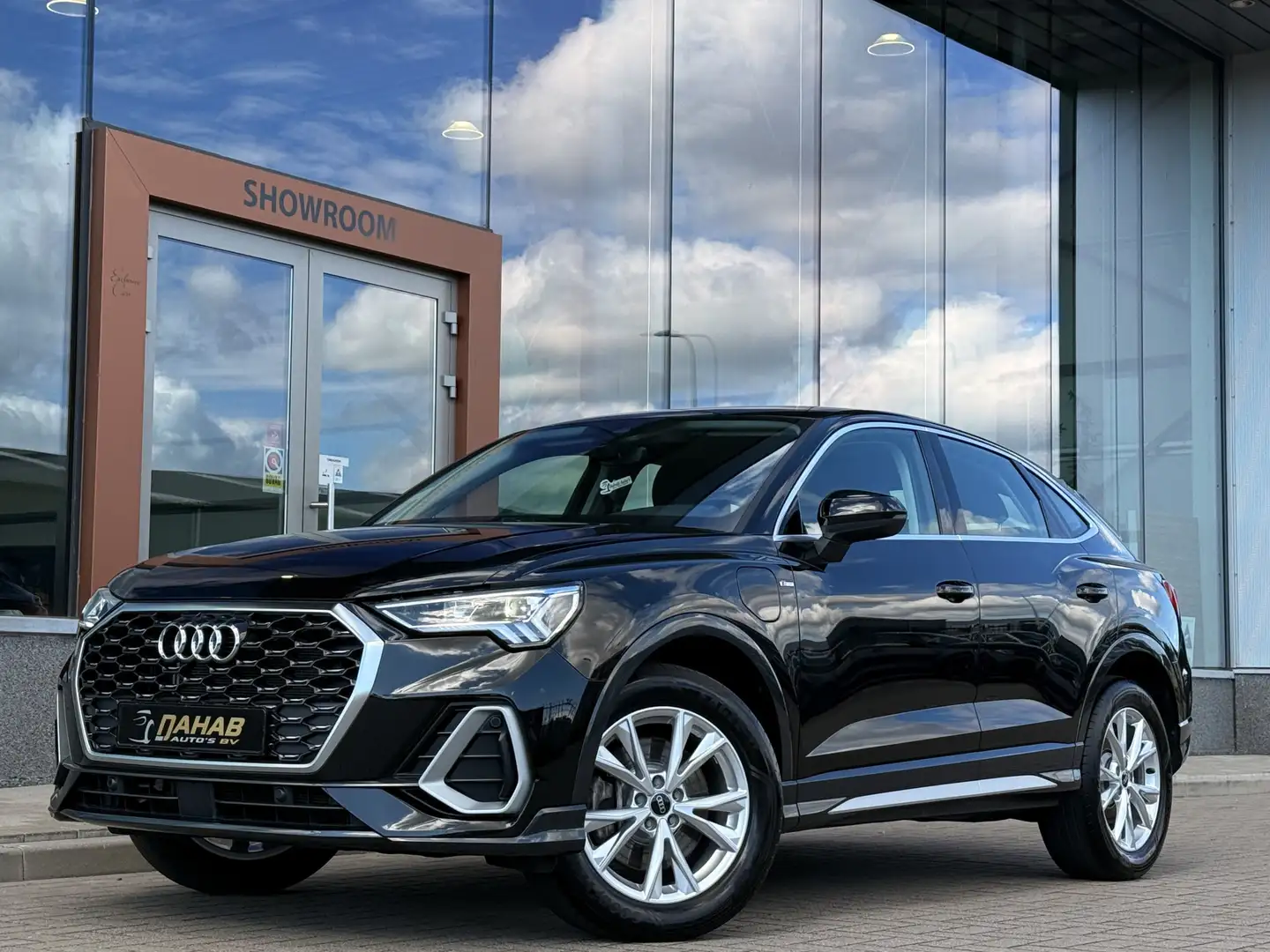 Audi Q3 Sportback 45 TFSI E S-Line | PHEV | Matrix | Stoel Negro - 1