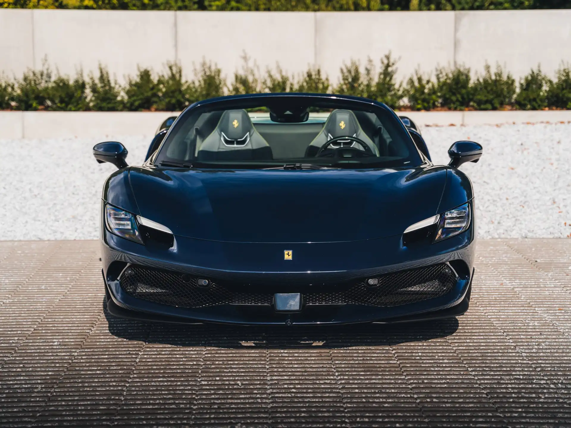 페라리 296 GTS 2025 블랙 사진 2