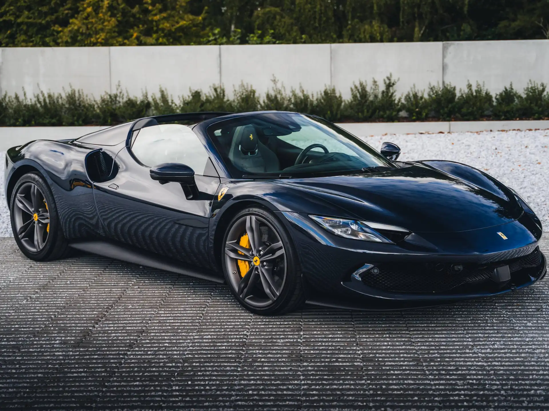 페라리 296 GTS 2025 블랙 사진 1
