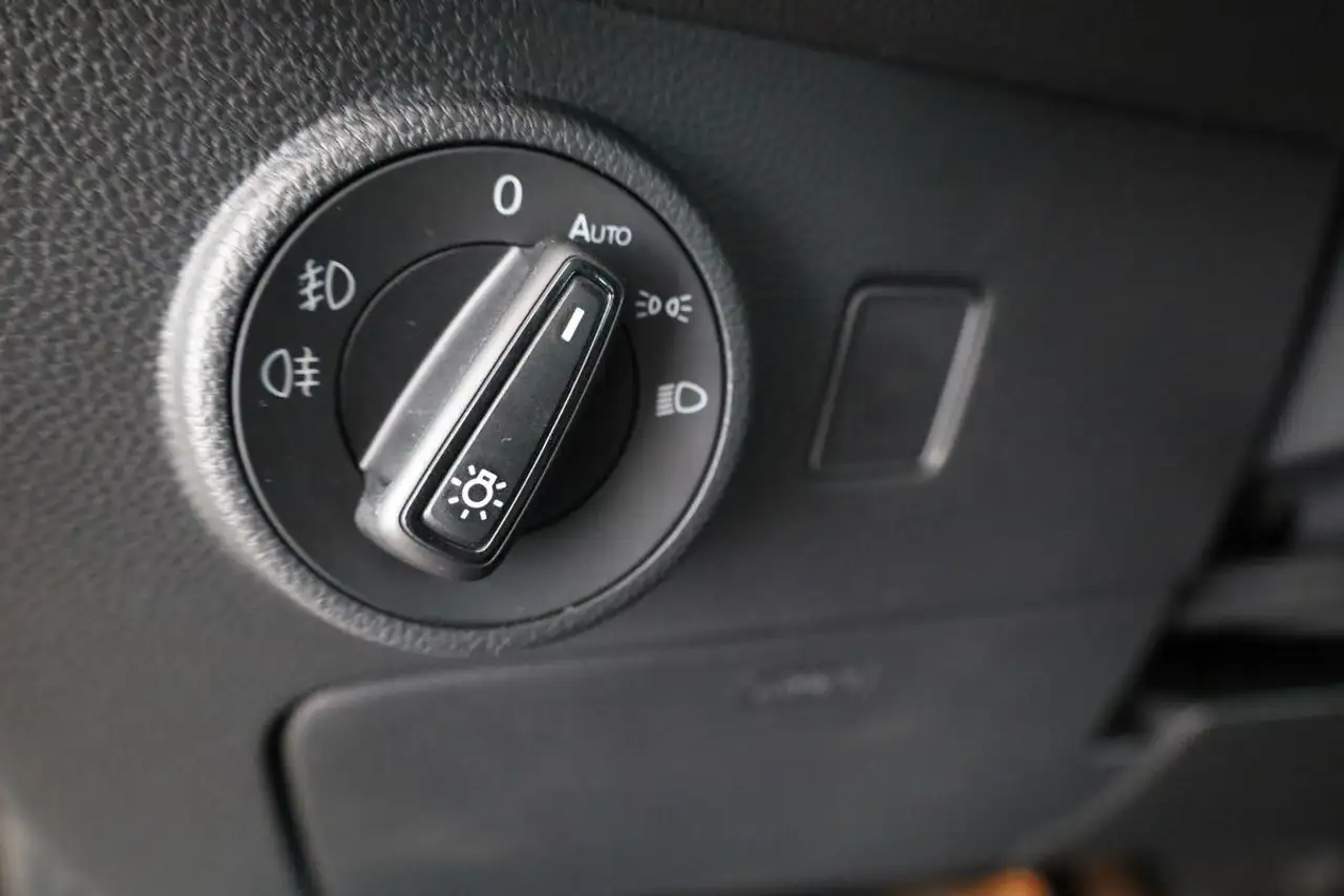 SEAT Ateca 1.5 TSI DSG Style, AHK, Navi, Kamera, el. Klappe 9