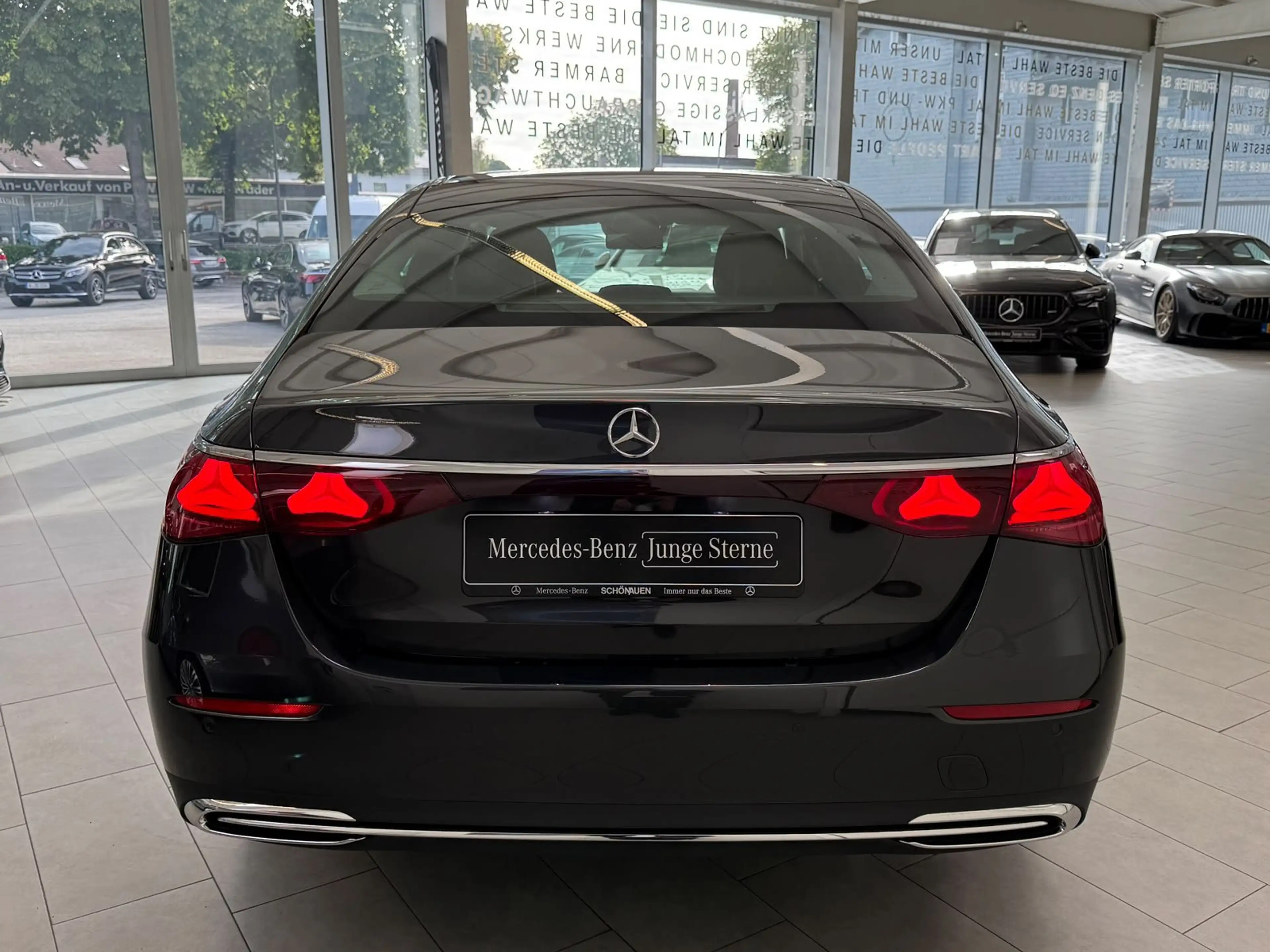 Mercedes-Benz E 220 d Avantgarde DISTR+AHK+MEMORY+360°+KEYLESS — photo 6