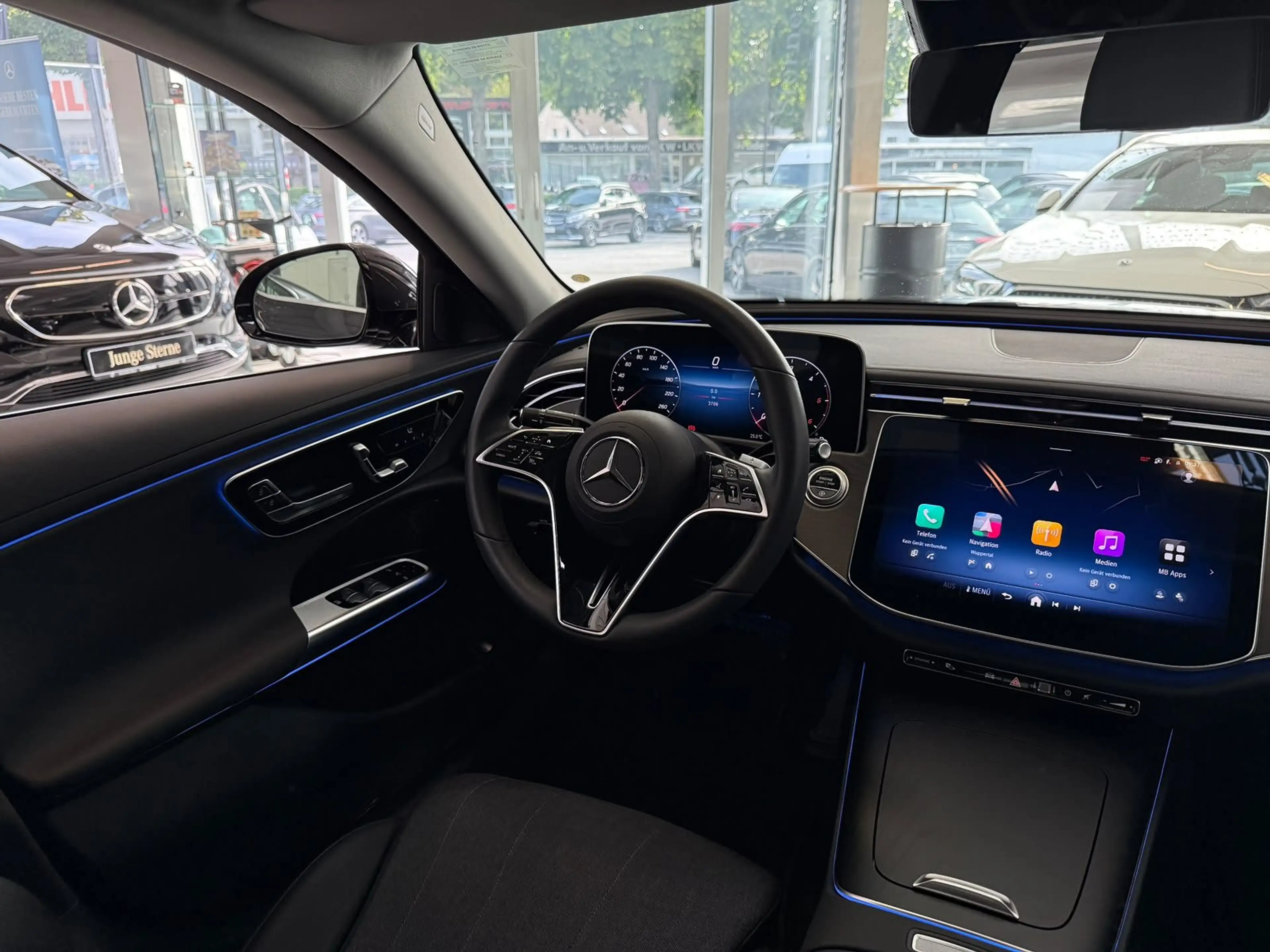 Mercedes-Benz E 220 d Avantgarde DISTR+AHK+MEMORY+360°+KEYLESS — photo 15