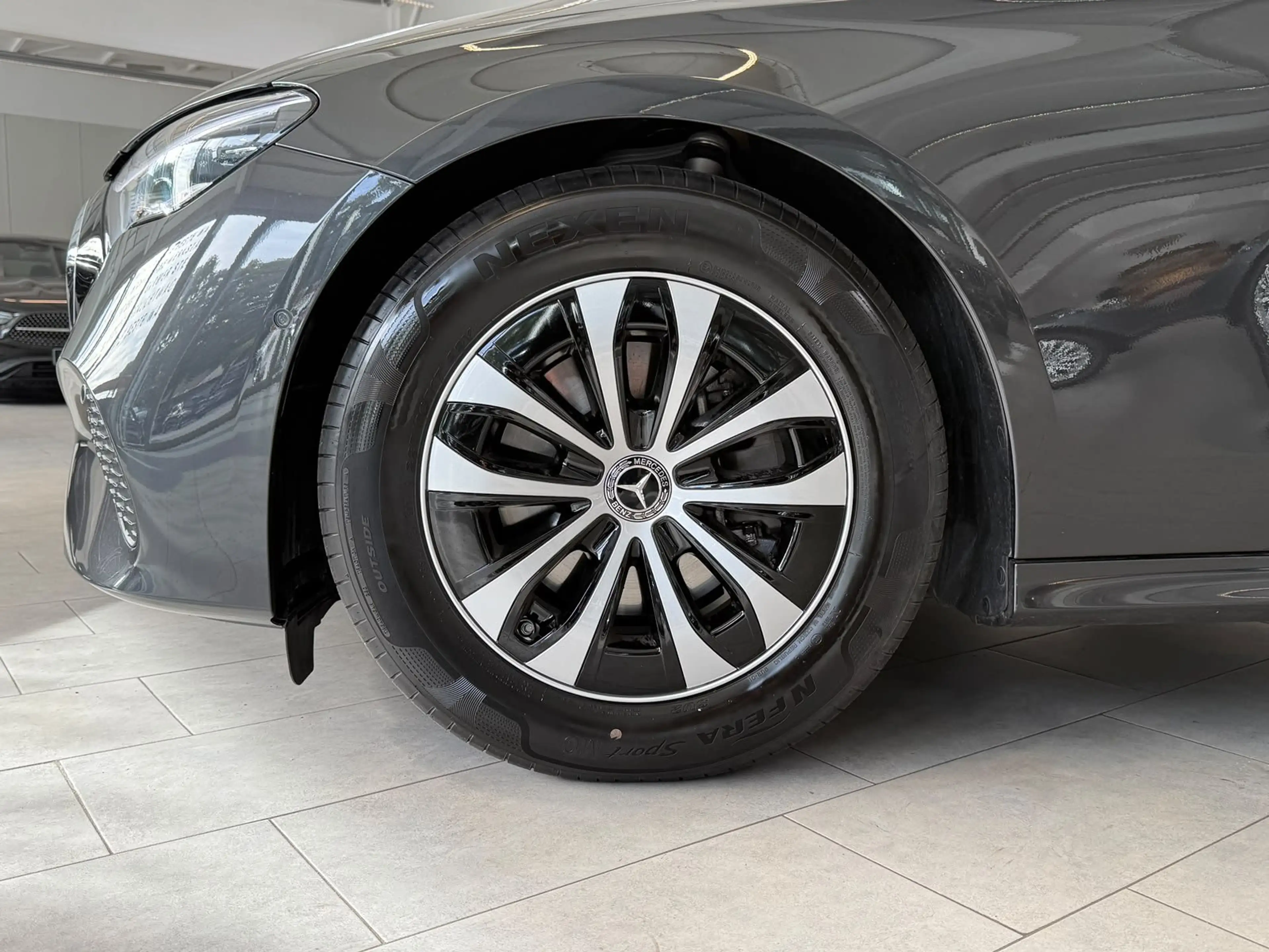 Mercedes-Benz E 220 d Avantgarde DISTR+AHK+MEMORY+360°+KEYLESS — photo 5
