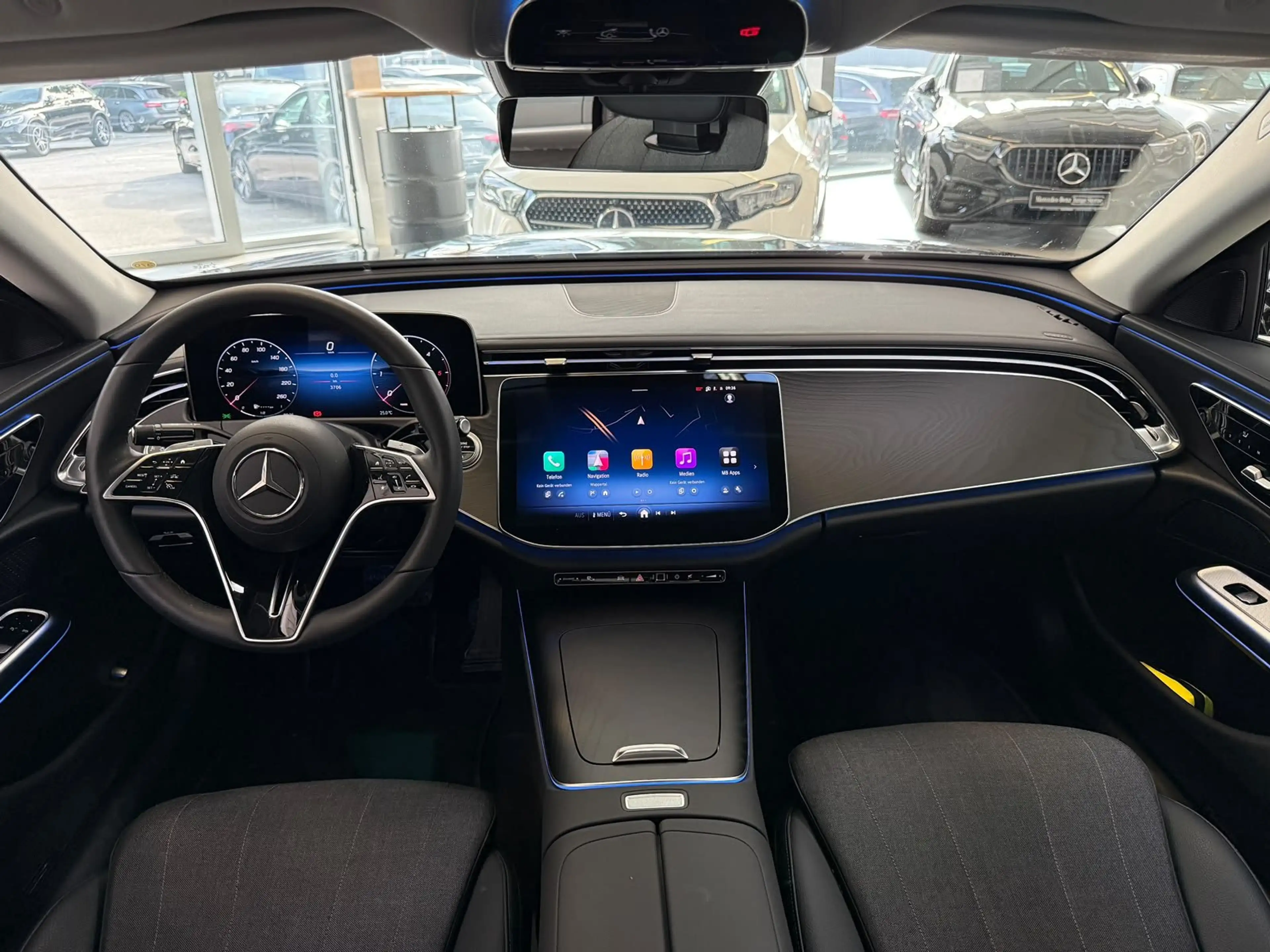 Mercedes-Benz E 220 d Avantgarde DISTR+AHK+MEMORY+360°+KEYLESS — photo 14