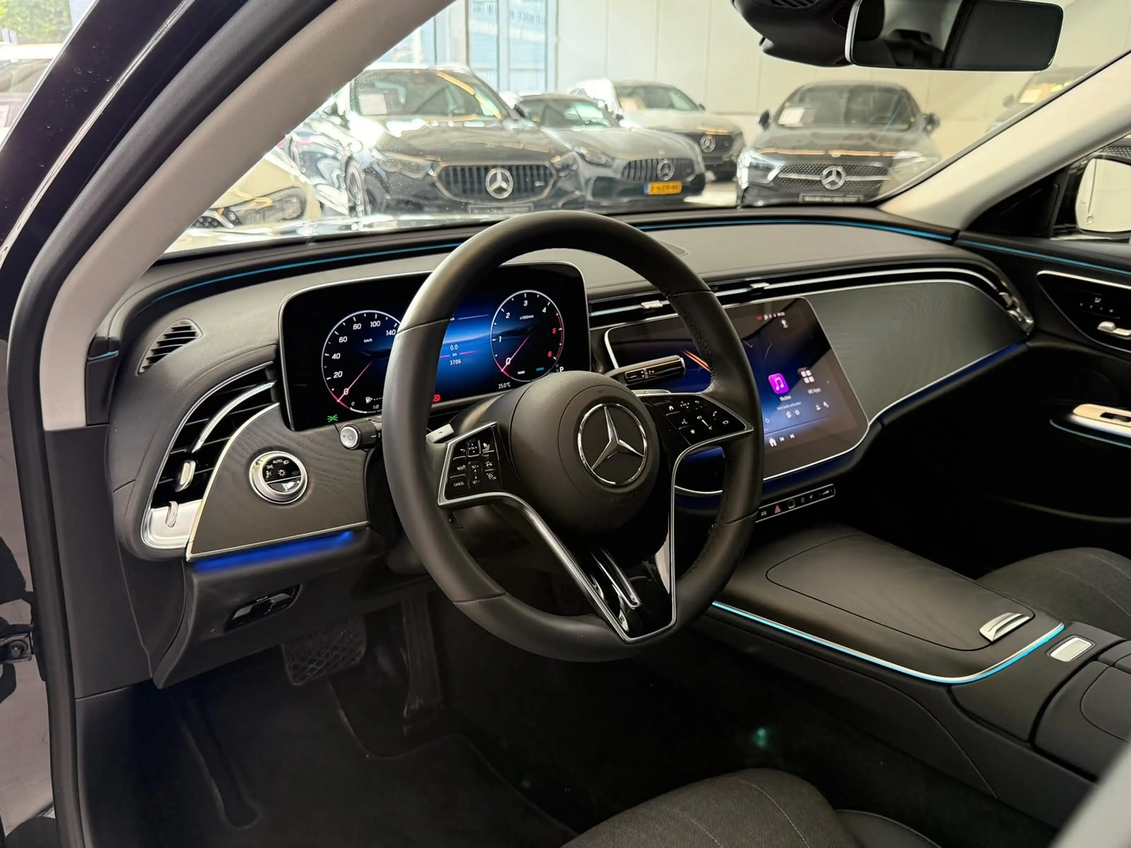 Mercedes-Benz E 220 d Avantgarde DISTR+AHK+MEMORY+360°+KEYLESS — photo 11