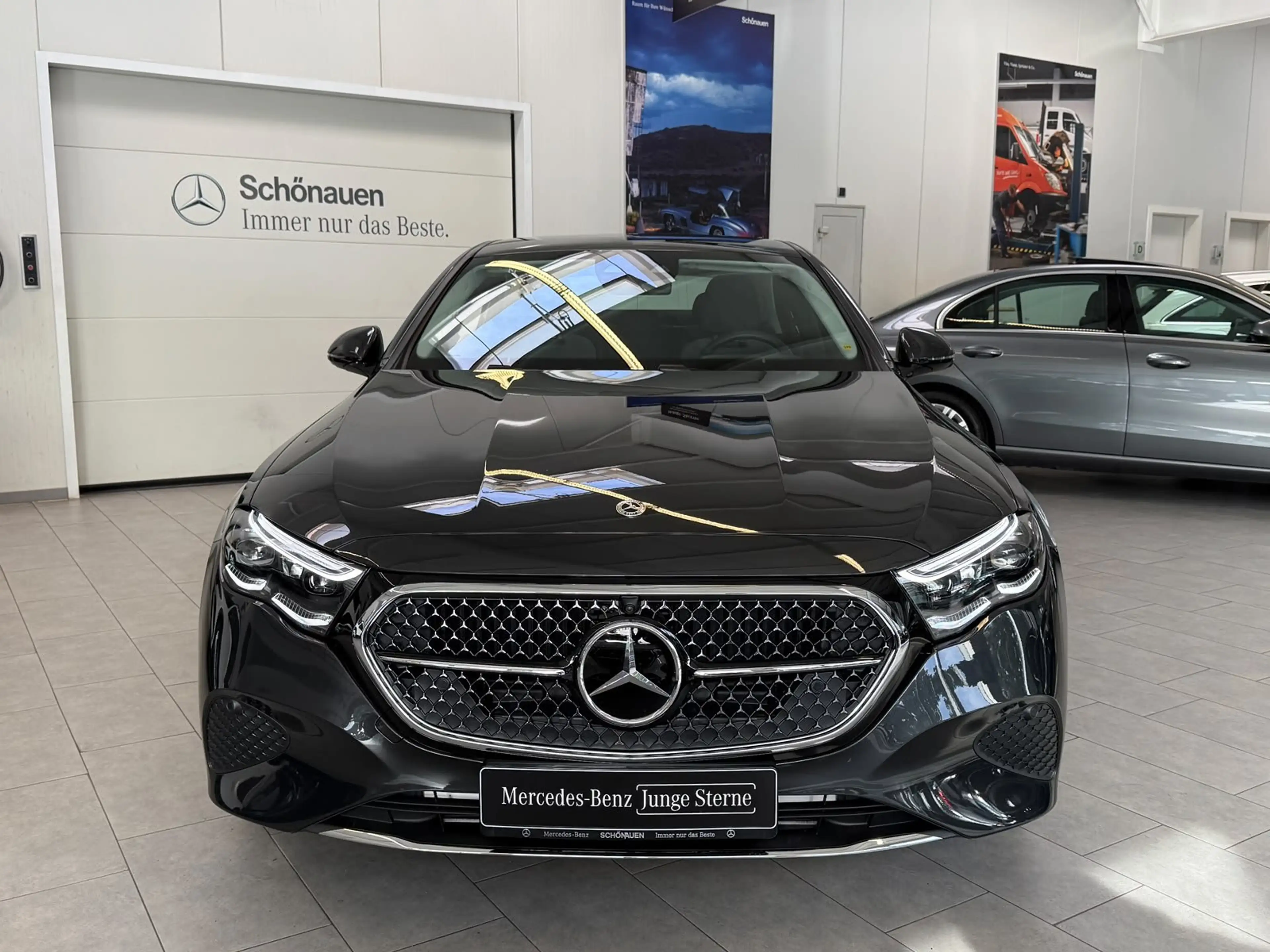Mercedes-Benz E 220 d Avantgarde DISTR+AHK+MEMORY+360°+KEYLESS — photo 3