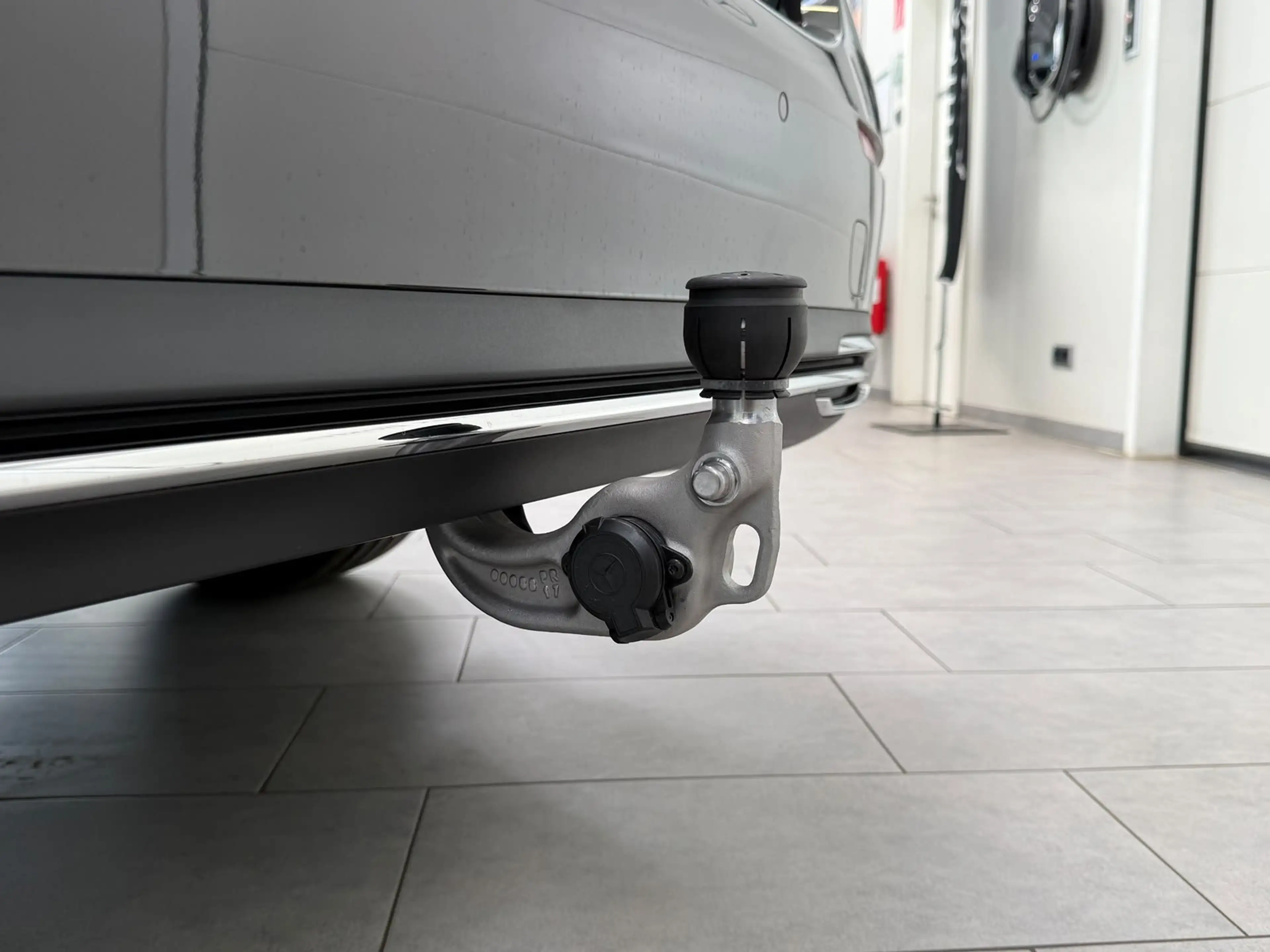 Mercedes-Benz E 220 d Avantgarde DISTR+AHK+MEMORY+360°+KEYLESS — photo 10