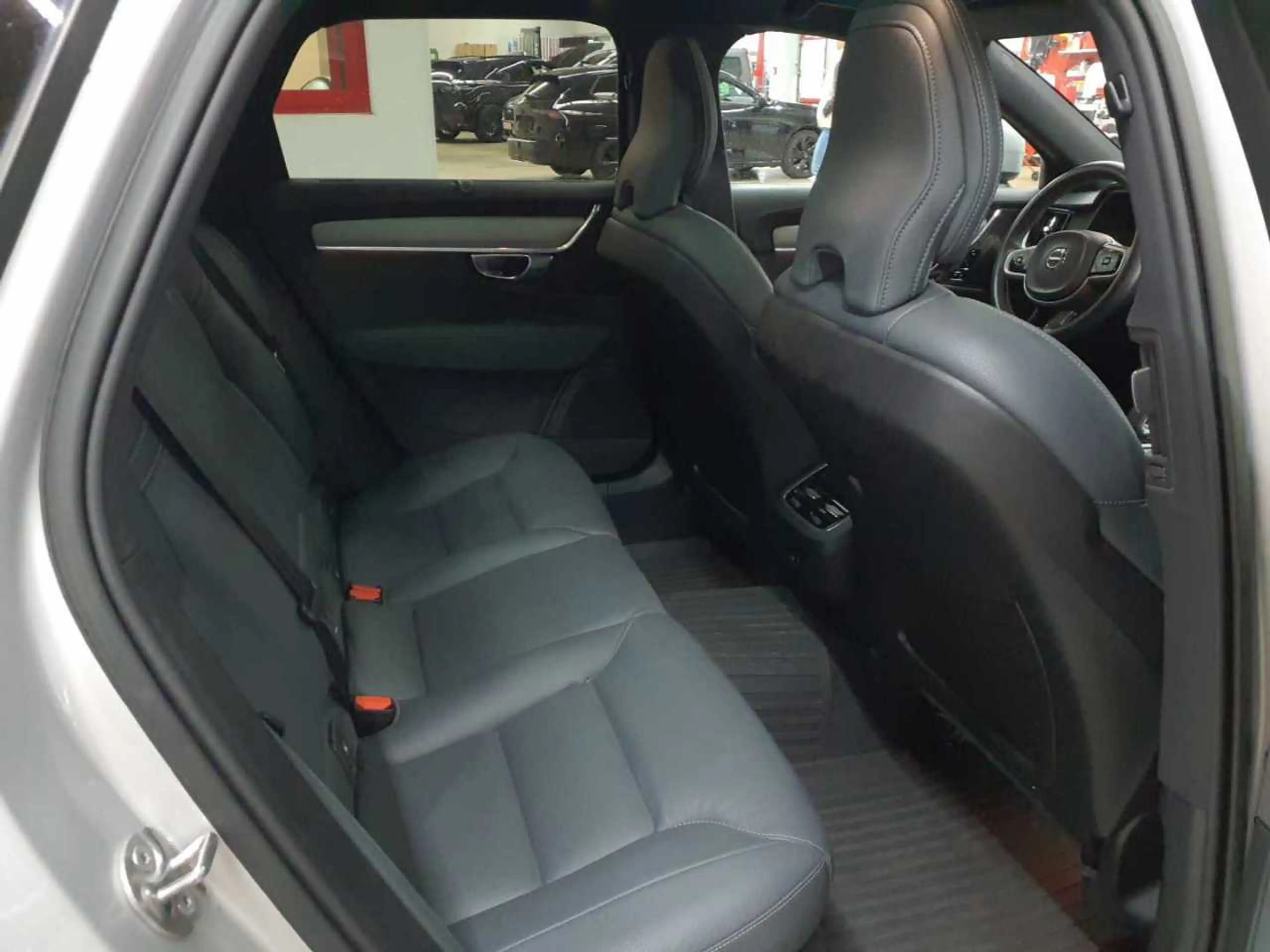 Volvo V90 V90 Cross Country B4 D AWD Pro AHK PANO LEDER — photo 14
