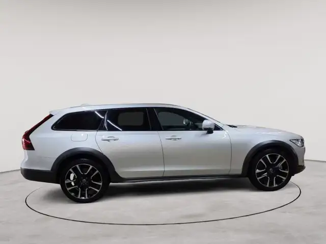 Volvo V90 view 3