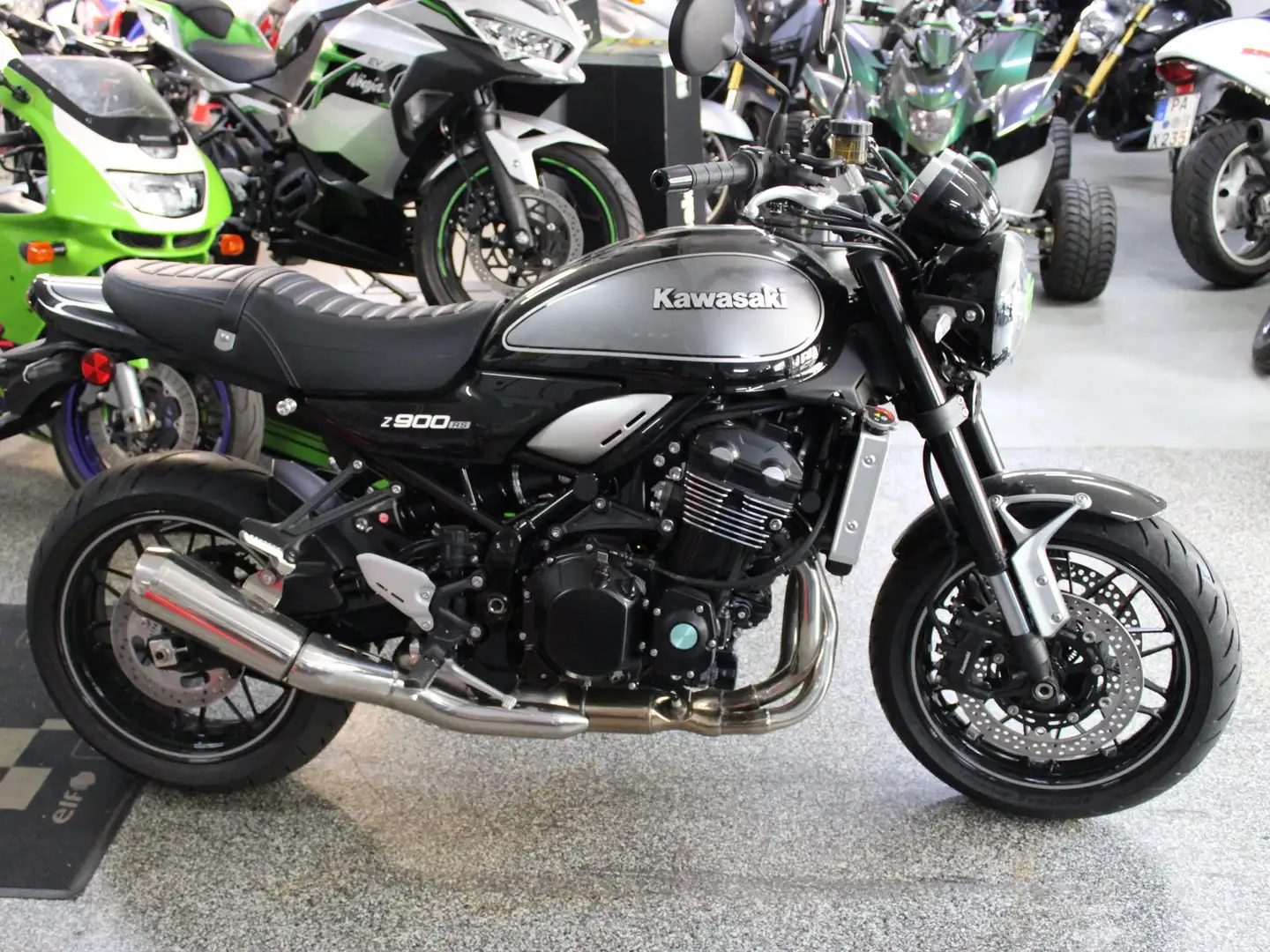 Kawasaki Z900RS Ezüst - 1